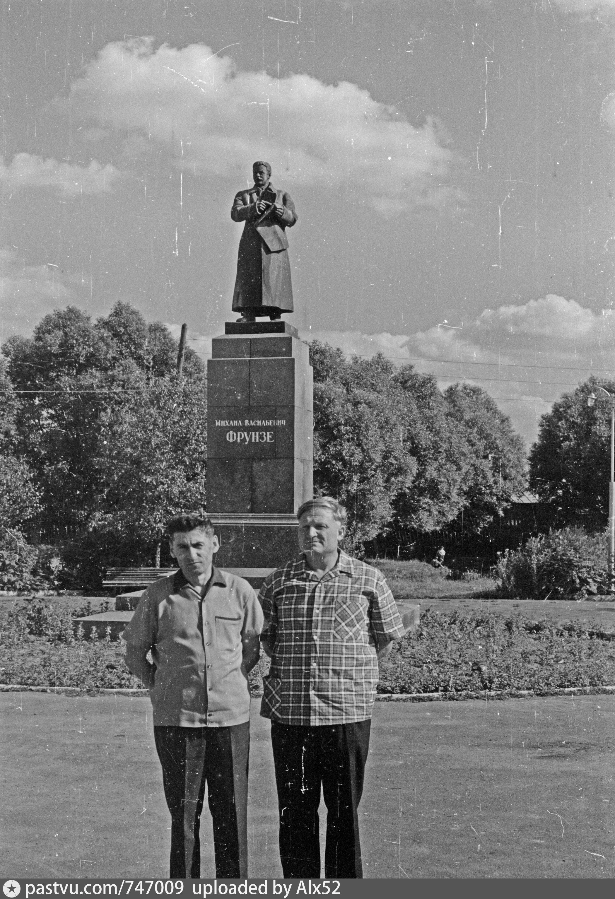 Фото памятник фрунзе в фрунзе