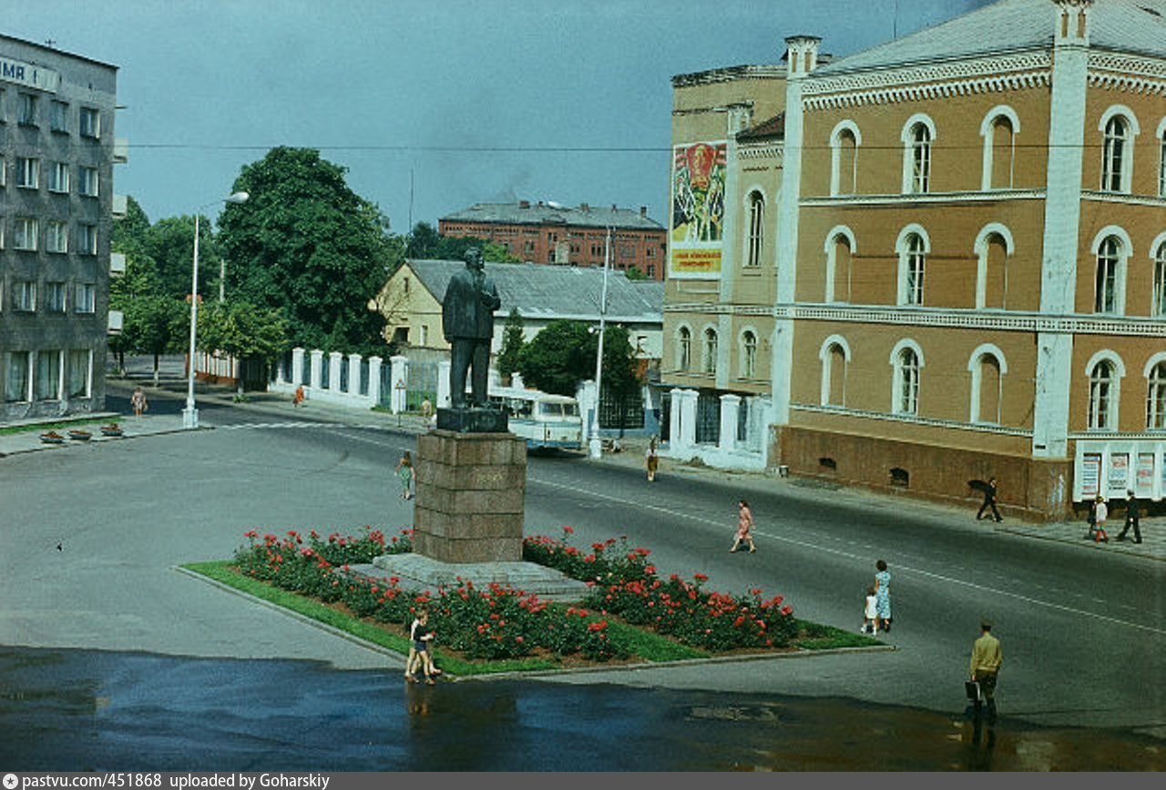 ленин на площади калининград