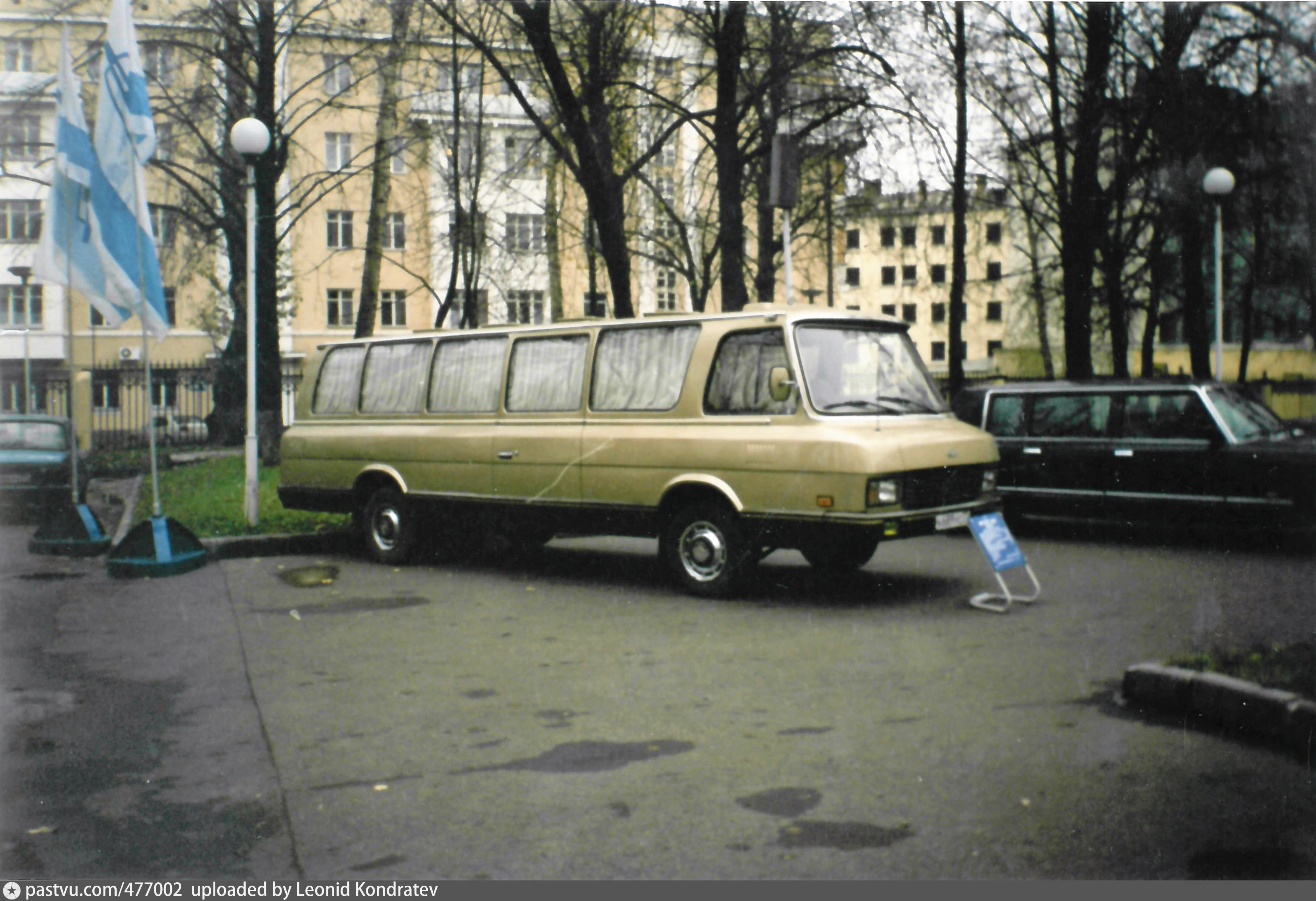 Дк автозавод богородск автобус. Автомобиль ЗИЛ-Москва. ЗИЛ Москва Чехов. Поселок ЗИЛ В Москве фото.