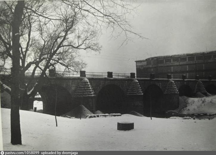 Старейший действующий. Старый Краснолужский мост в Москве. Дворцовый мост над Яузой. Госпитальный мост на Яузе 1707 год. Старые мосты Кудомский.