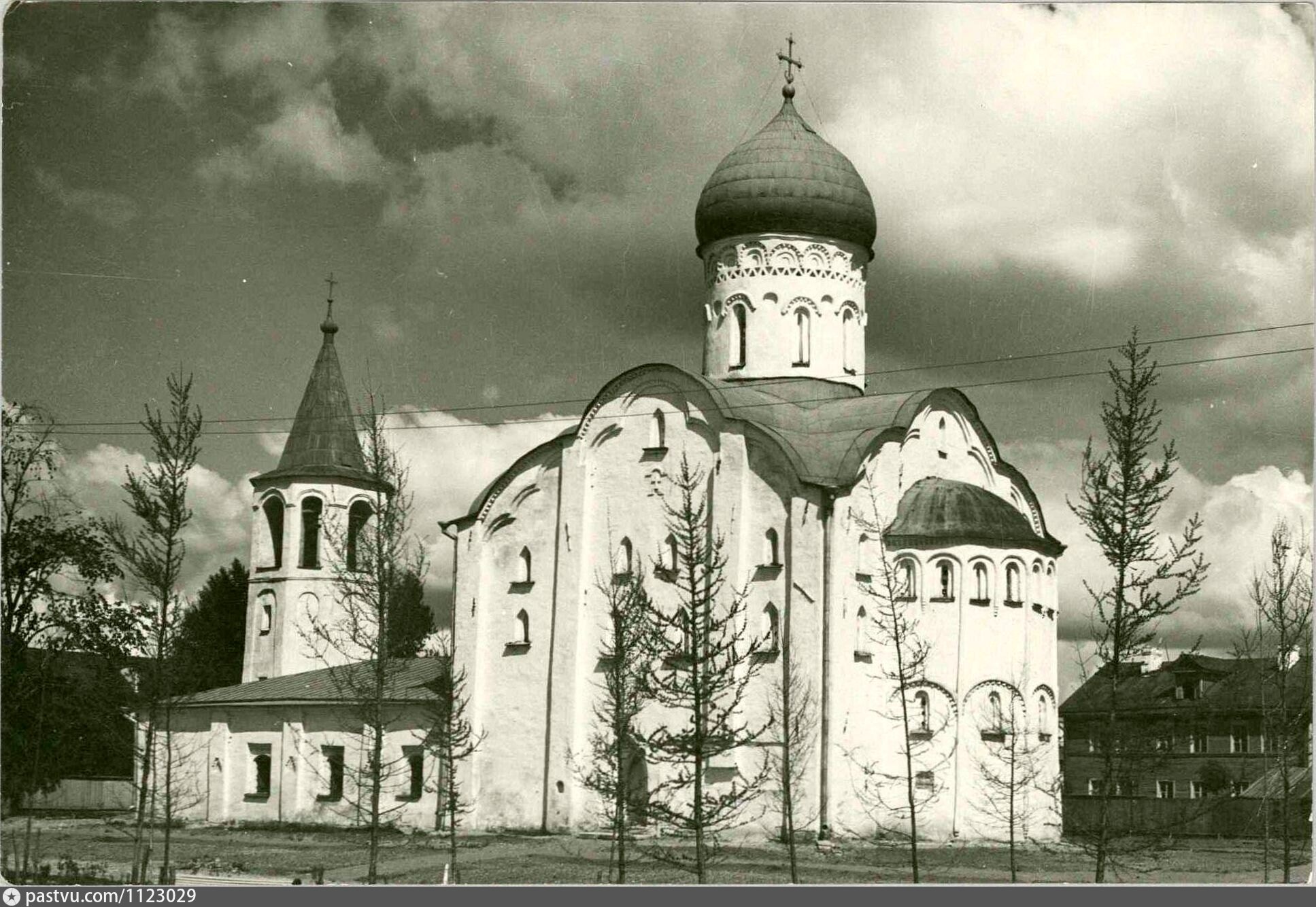 Стратилат церковь. Церковь Федора Стратилата. Церковь Федора Стратилата на ручью. Церковь Феодора Стратилата на ручью. Церковь Федора Стратилата в Новгороде (1361г).