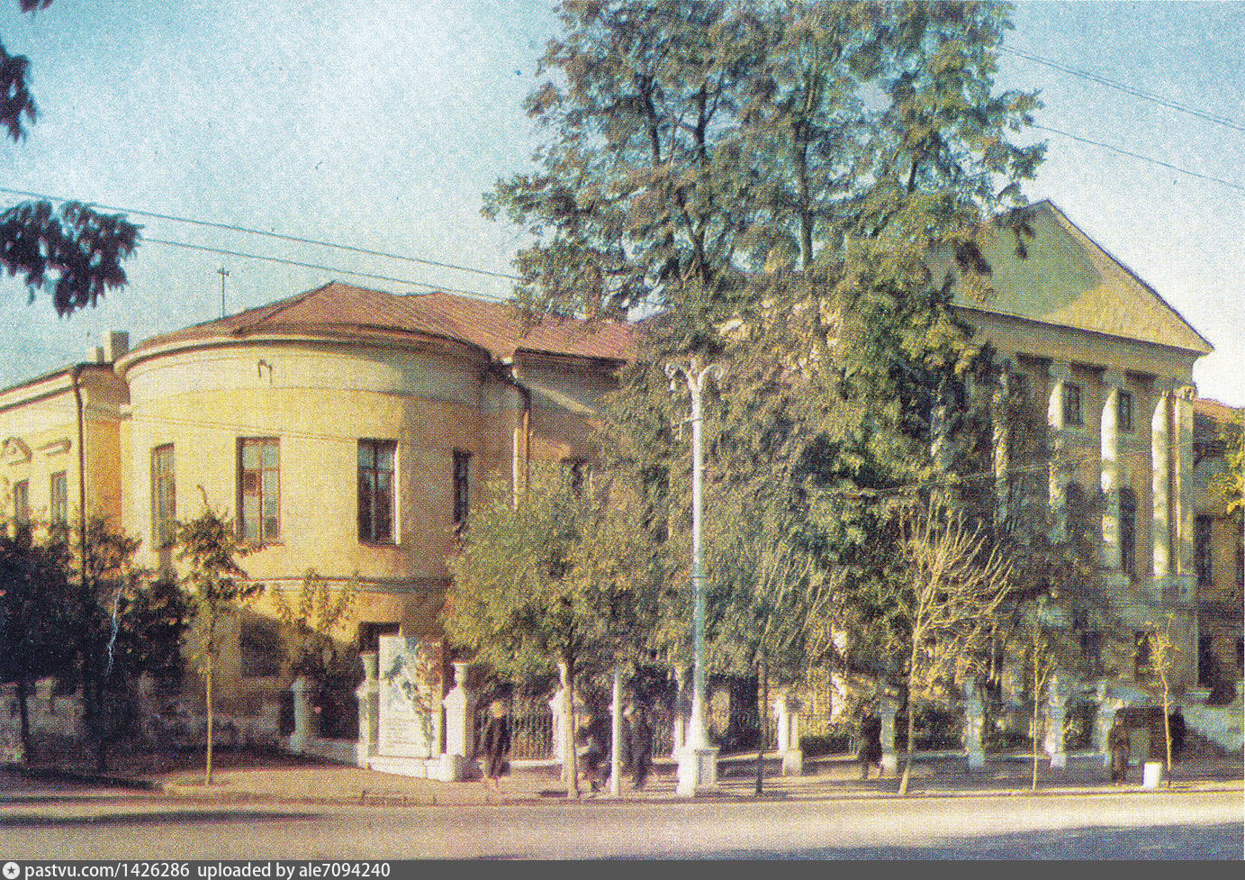 Здание ленин. Здания времён Ленина.