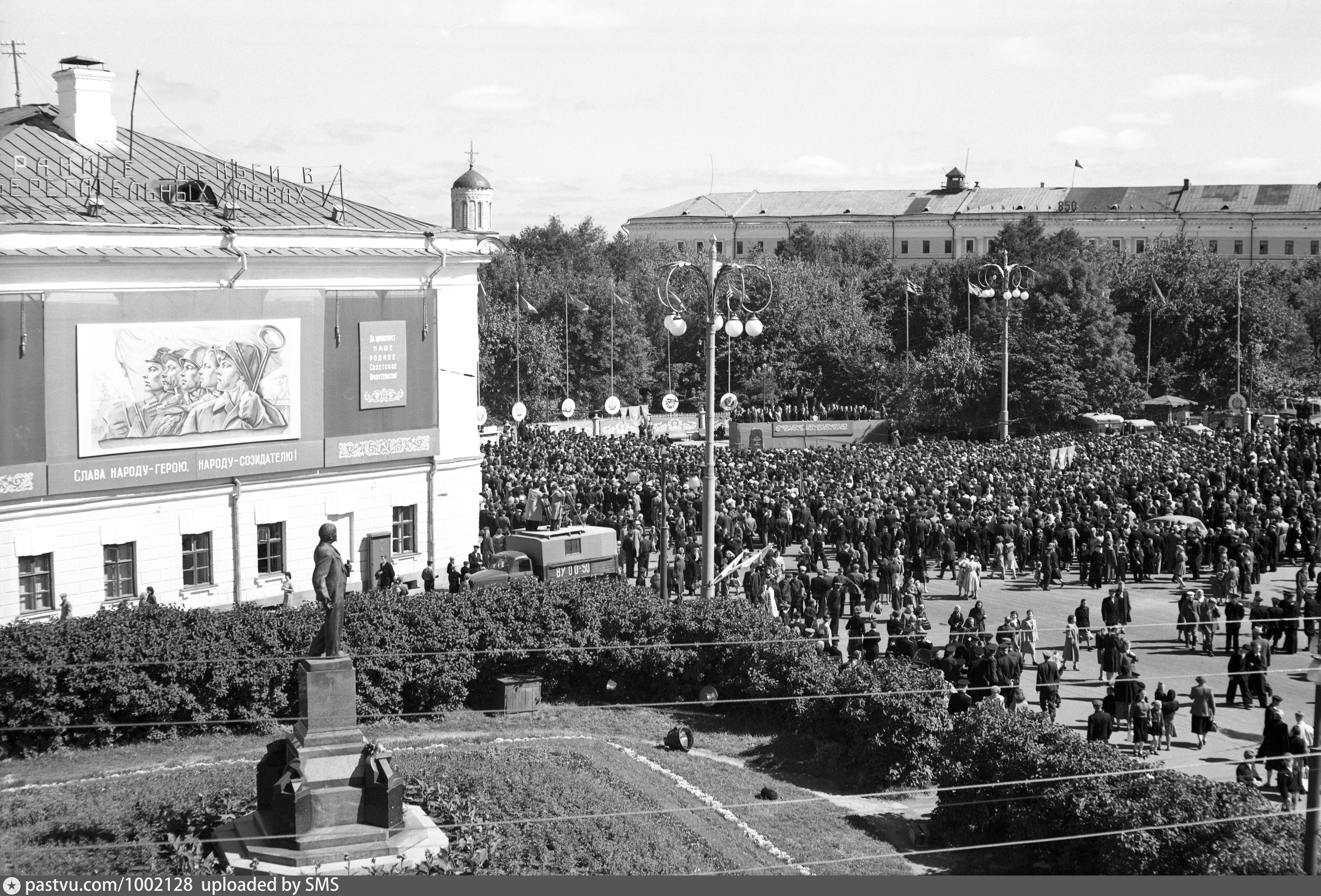 Памятник Ленину во Владимире на Соборной площади