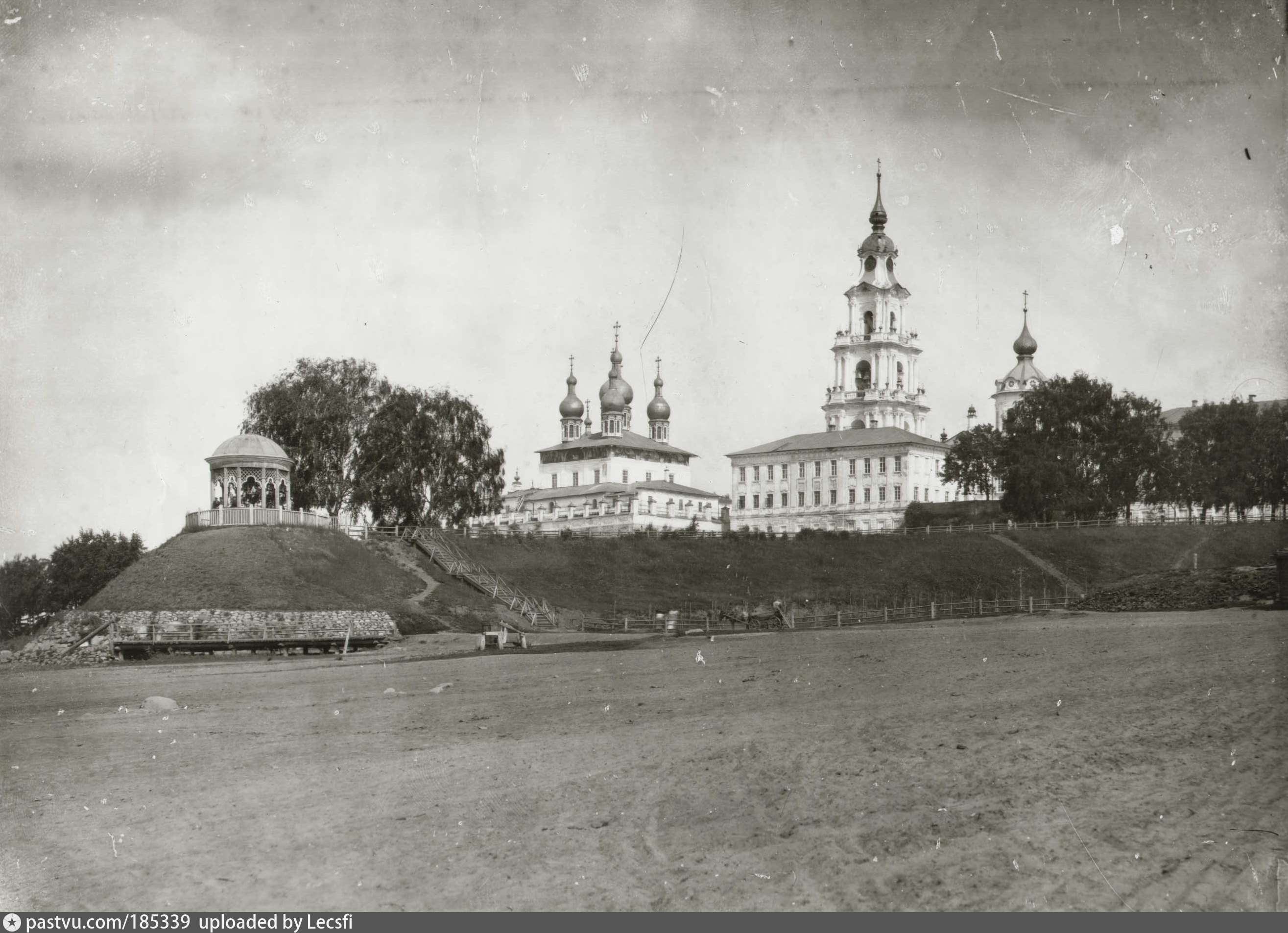 Старая кострома. Кострома древний город. Кострома Соборный ансамбль Костромского Кремля. Костромской Кремль старый и новый город. Успенский собор Кострома фото 19 века.