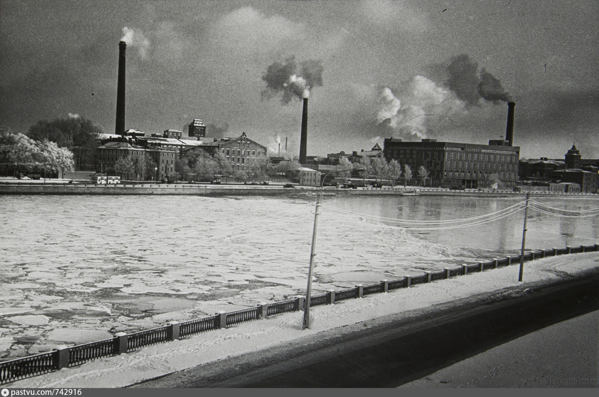 Ленинград 1983. Старое фото Выборгской набережной. Фото Выборгской набережной 1940 г. Фото Выборгской набережной 1940 г СПБ.