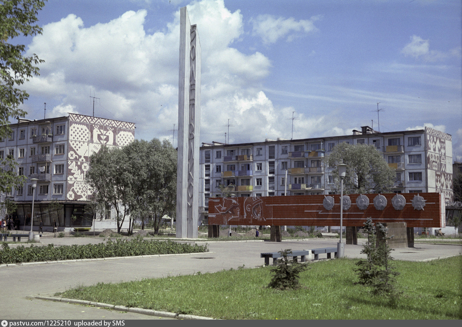 50 летия влксм. Памятник 50 лет ВЛКСМ Калуга.