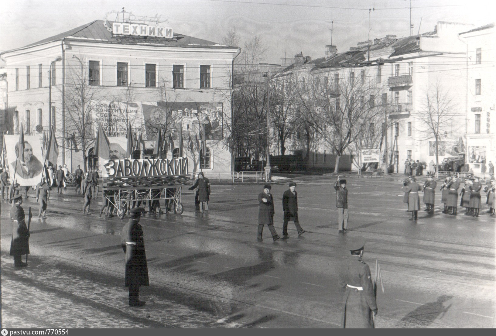 Пройти советскую. Первомайские демонстрации в Калинине. Демонстрация в город Калинин. 1976 Г. Норильск. Первомайская демонстрация.. Советских первомайских демонстрациях Kalinin Prospekt.