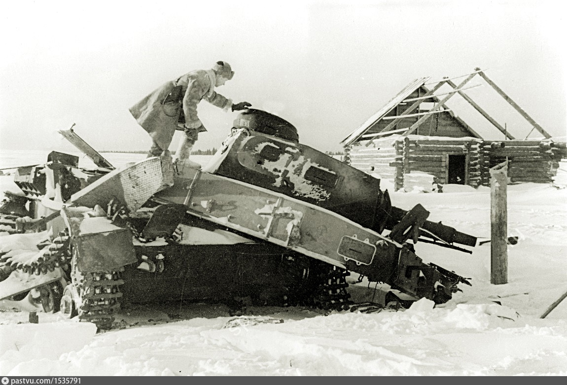 Вражеский танк. Подбитый немецкий танк 1941 зима. Подбитые немецкие танки под Москвой. Подбитые немецкие танки под Москвой 1941.