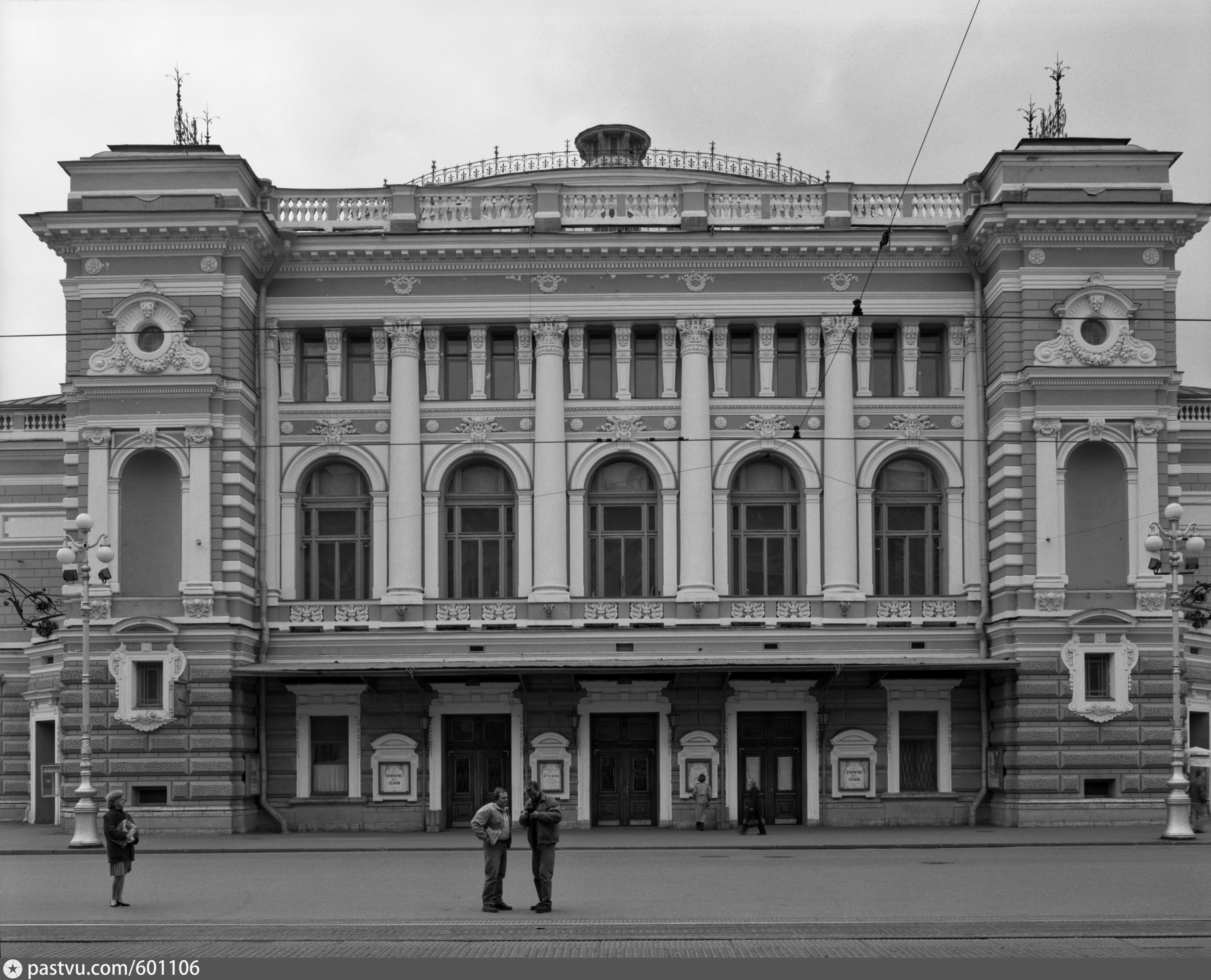 Фото Мариинского театра в Санкт-Петербурге зимой