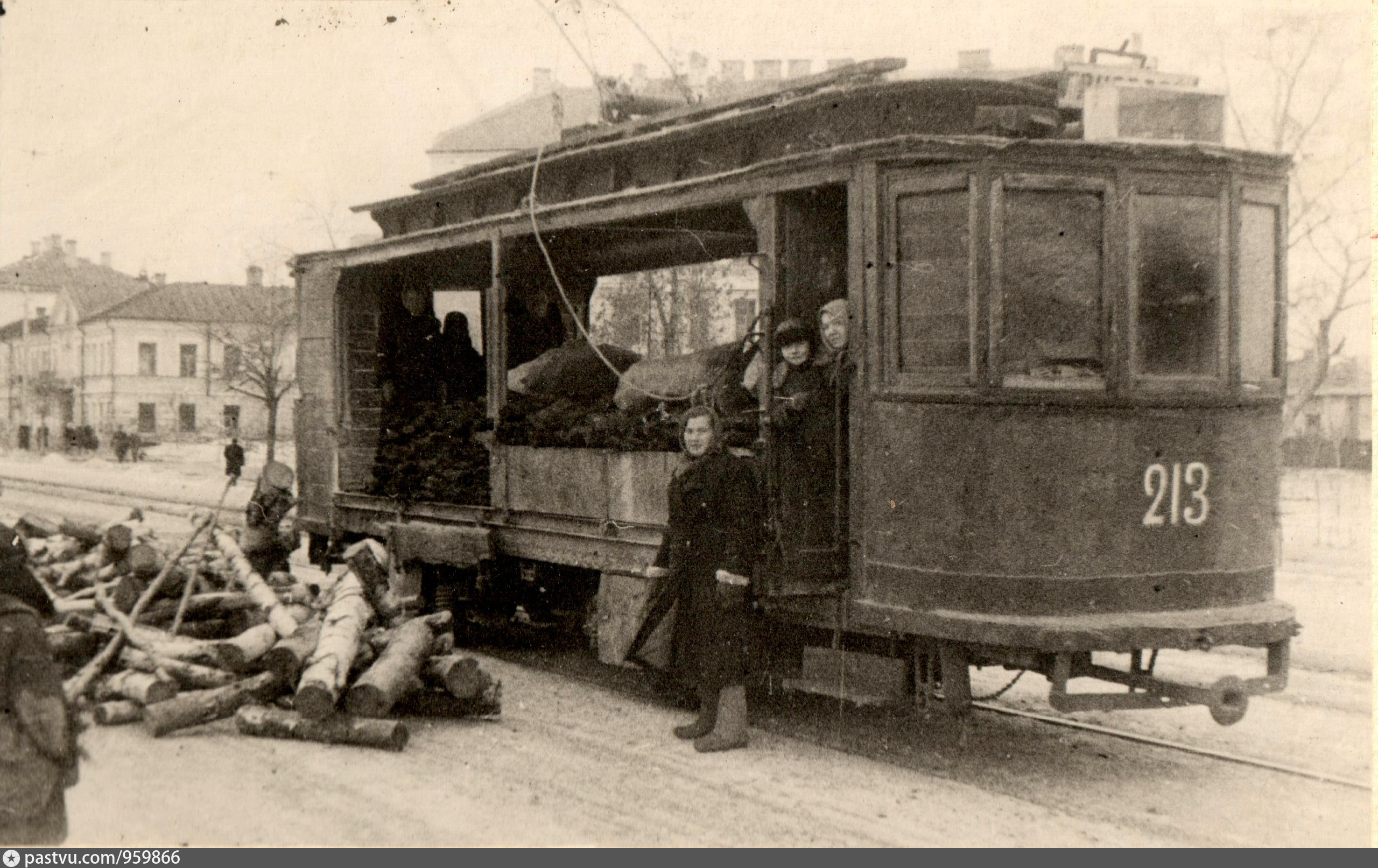 Как утепляли вагоны трамваев активный. Служебный трамвай. Реставрация трамвая ретро картинки.