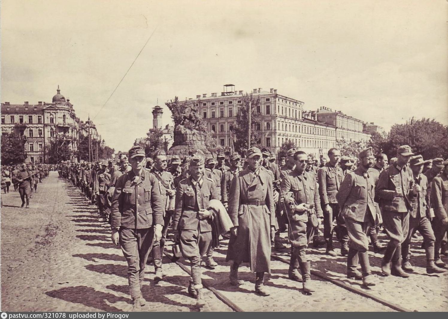 парад немцев в москве