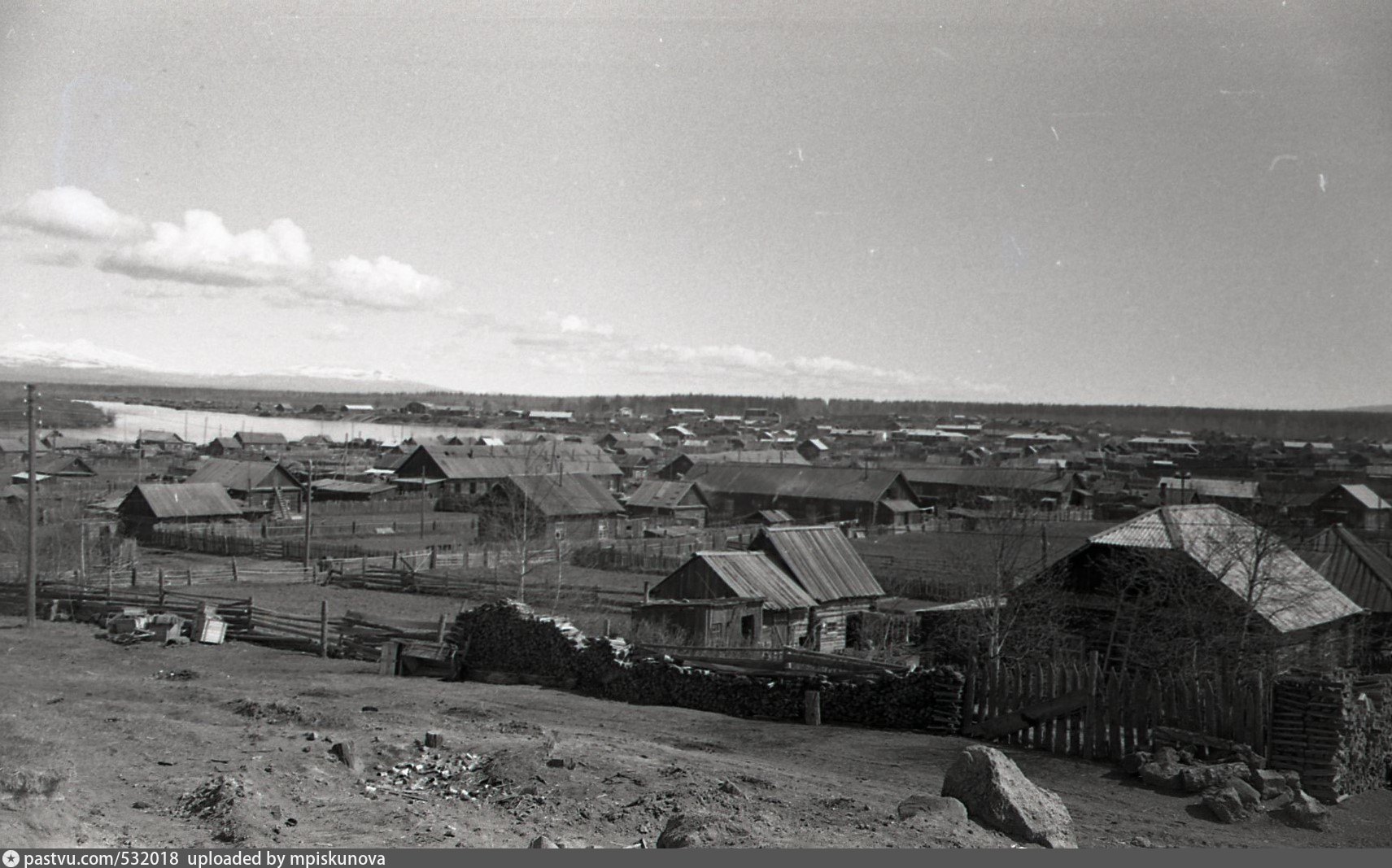 Старая п фото. Поселок Козыревск. Усть Камчатск Старая деревня. Халактырка Камчатка поселок. Сгоревший Барак поселок Козыревск Усть Камчатский район.