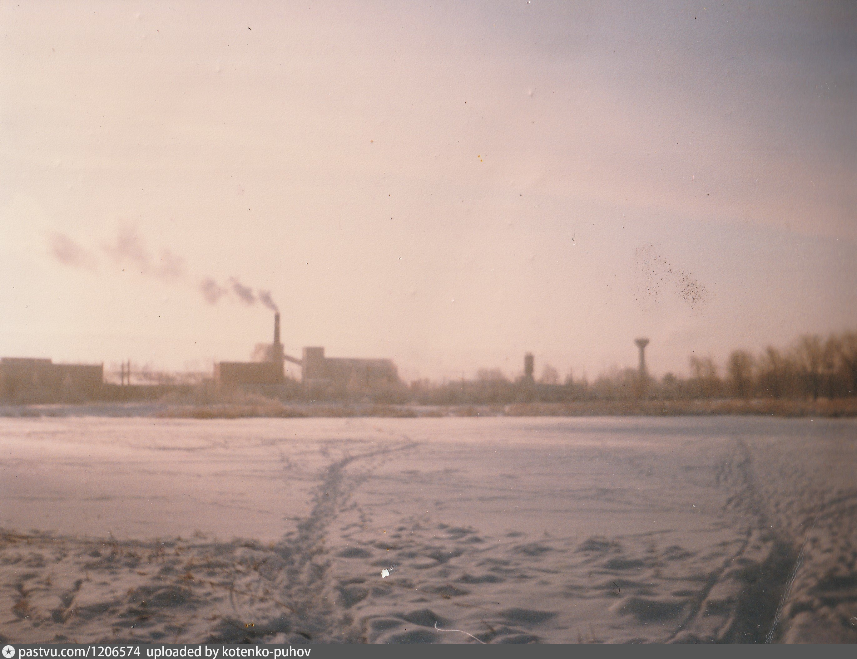Бора новороссийск 1997. Крылатское 1995. Зима 1997 года. Новороссийск норд ост зимой. Проспект кирова саратов зима.