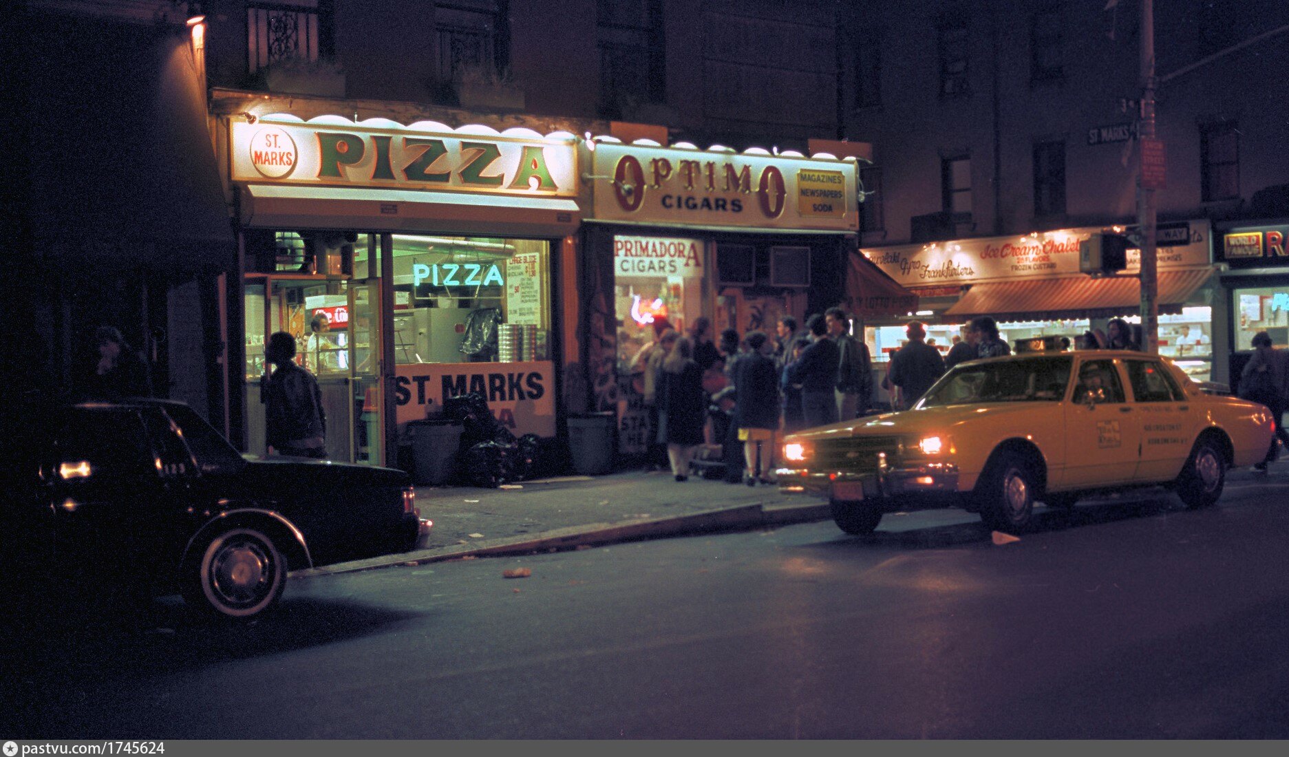 Marks place. Нью Йорк 1980. New York 80s. Manhattan Bridge 80s. New York 70s Landscape.