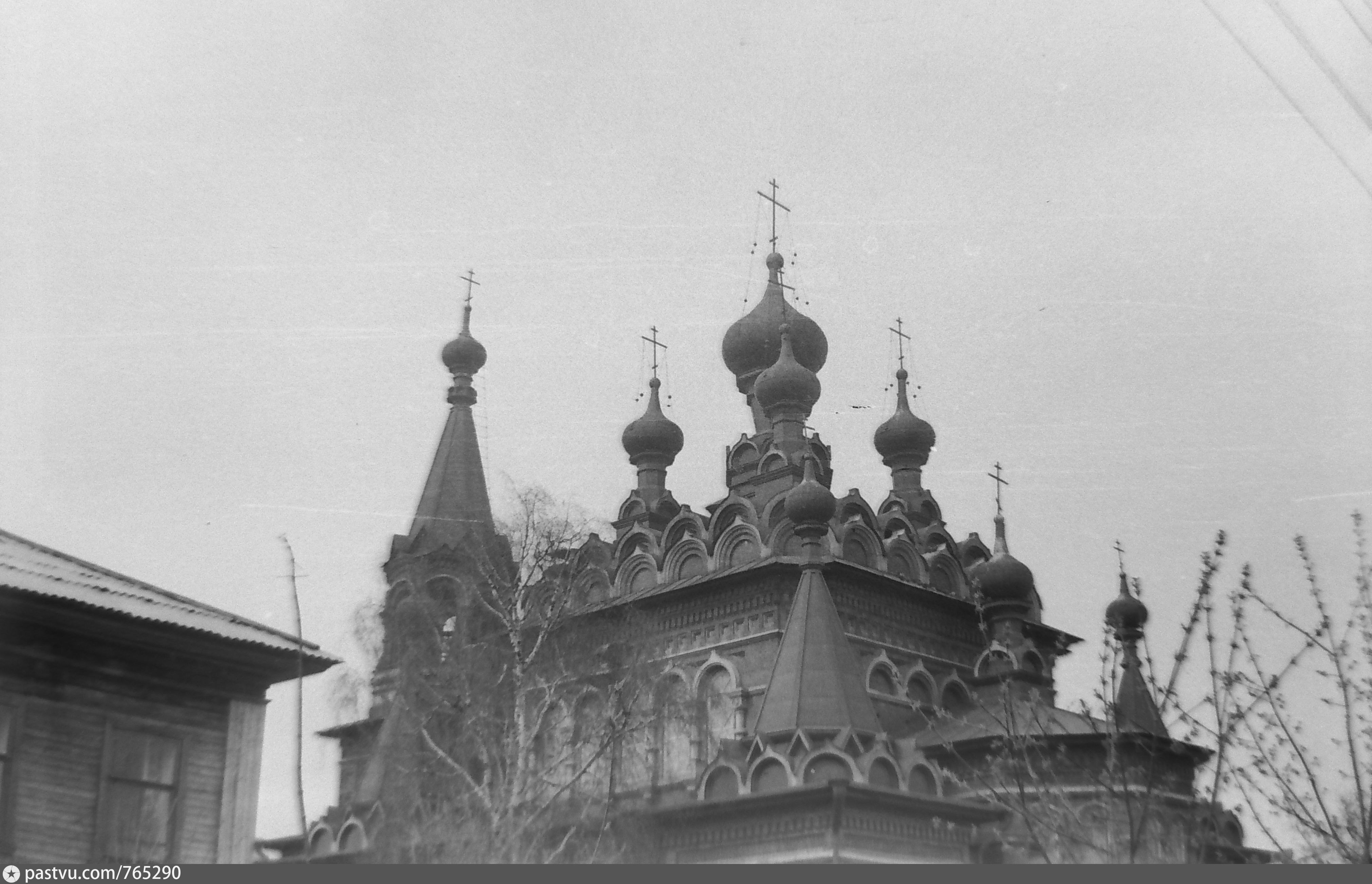 Церкви 1907 года деревянная Вятка. Церковь Серафимовская история. Серафимовский собор Киров старые фото. Всехсвятский единоверческий женский монастырь часовня.