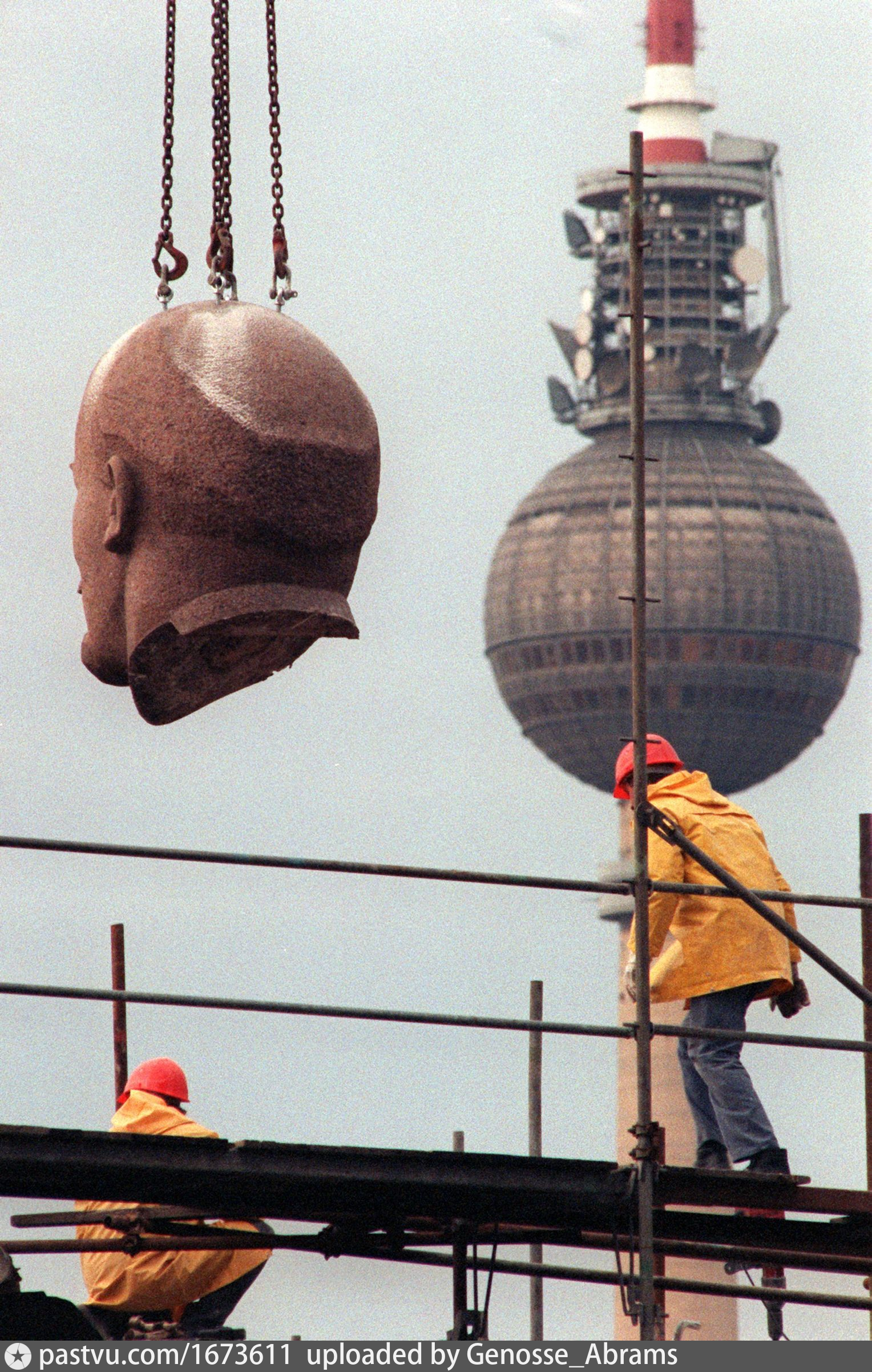 Памятник ленину в германии Памятник ленину в германии