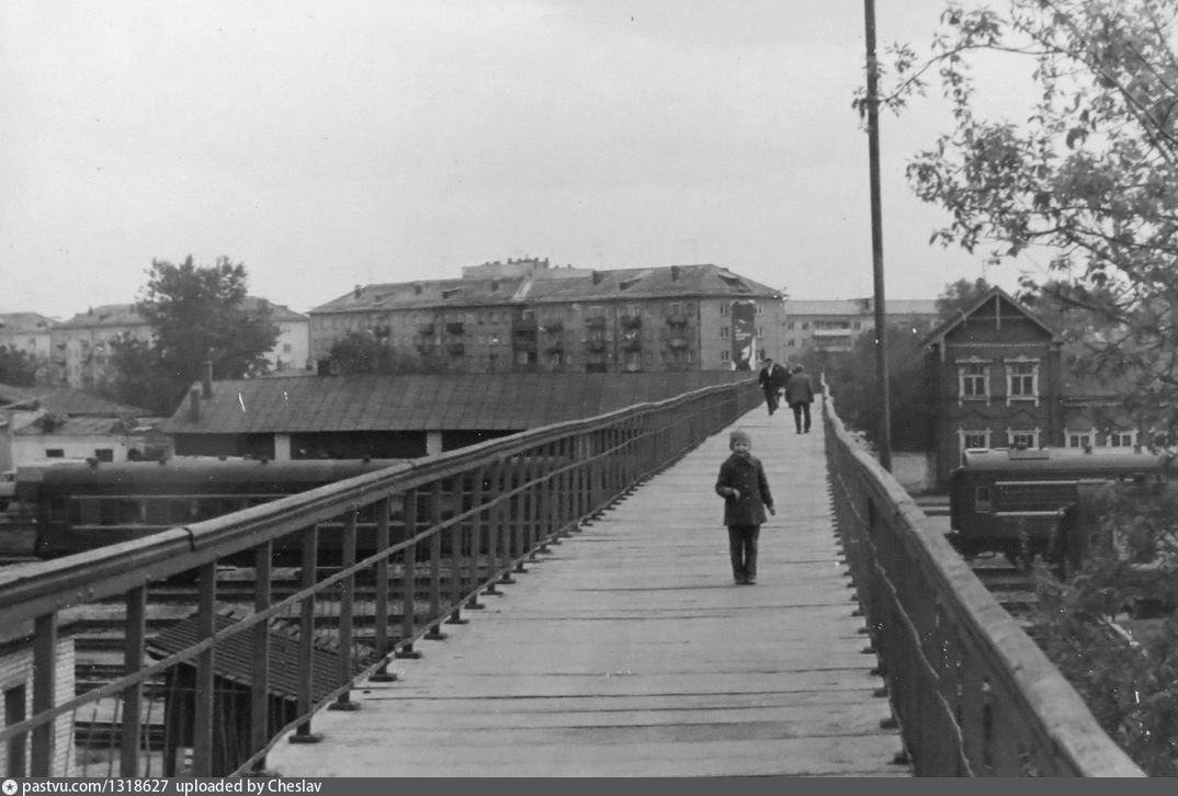Гни старые. Железнодорожный мост Иваново. Иваново вокзал мост. ЖД вокзал Иваново 1980. ЖД мост в Колпино.