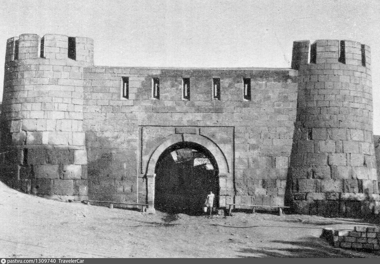 Крепостные ворота Дербент