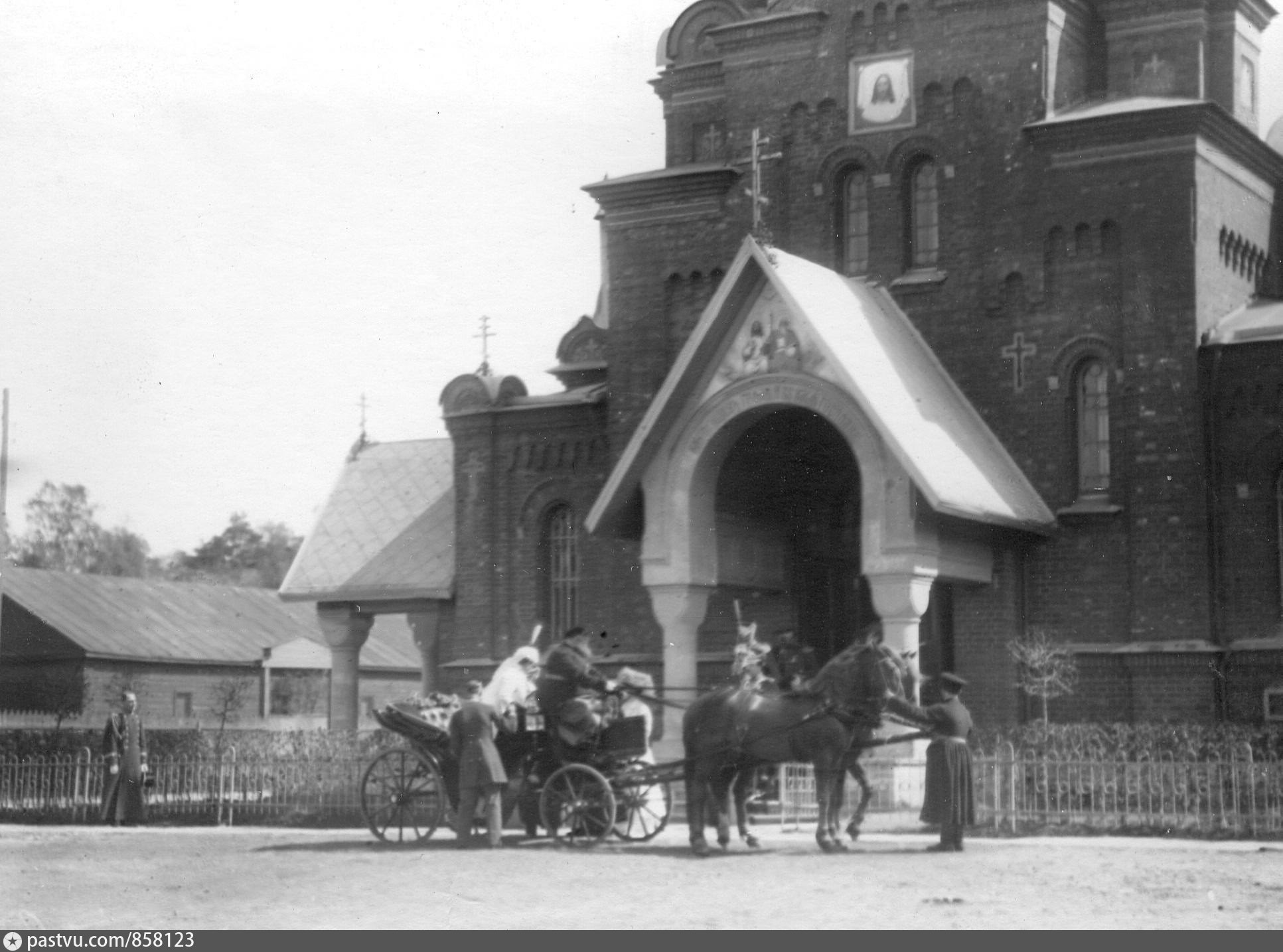 драгунский полк в петергофе