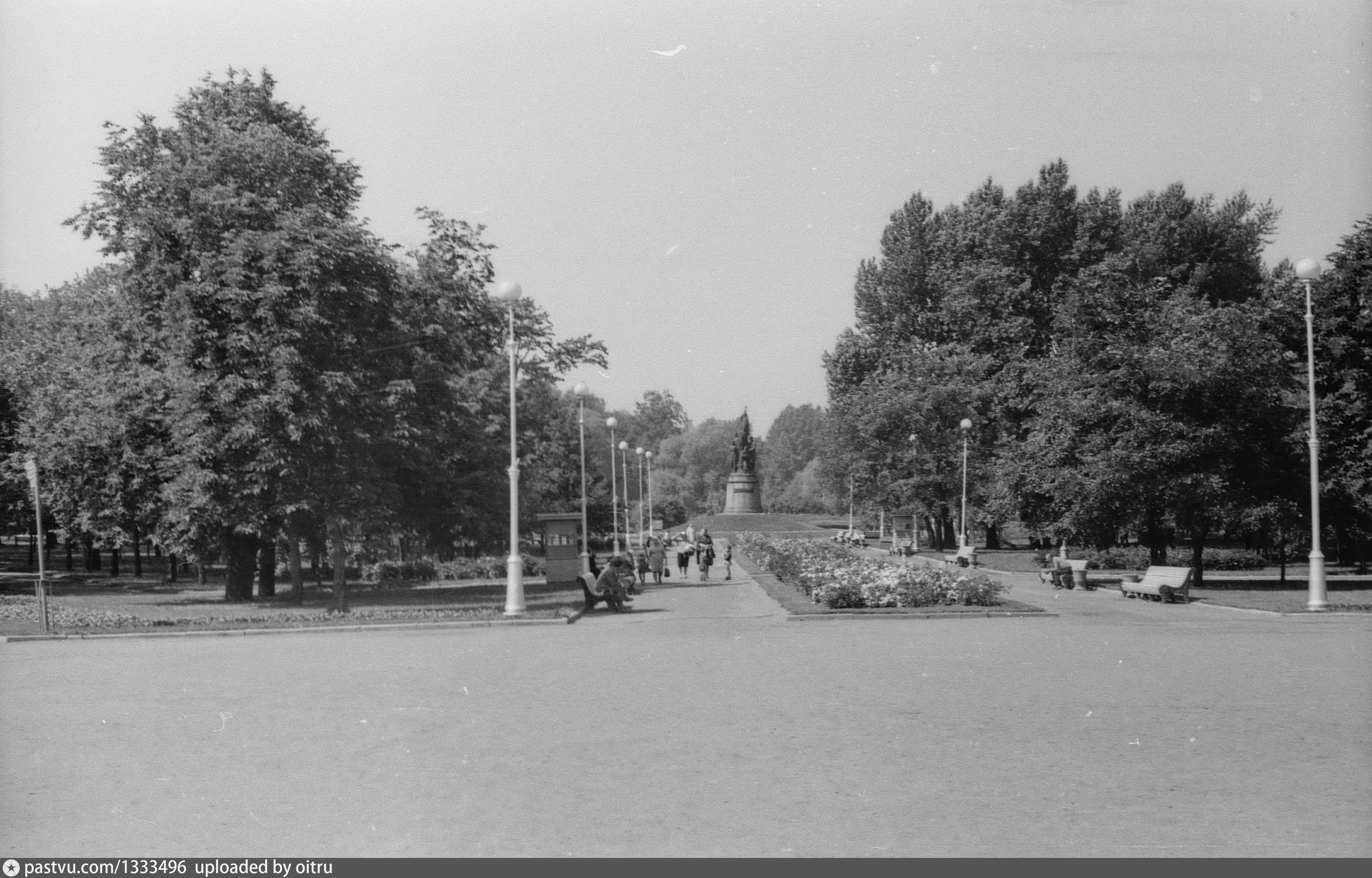 Фото 1975 годов. Парк 30 летия ВЛКСМ СПБ. Парк 30-летия ВЛКСМ СПБ метро Нарвская.