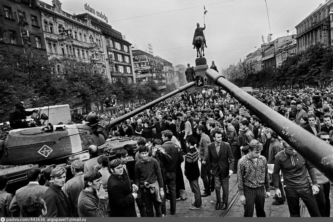 Чехословакия 1935. Вторжение в Чехословакию 1968. Прага август 1968. Танки в Праге 1968.