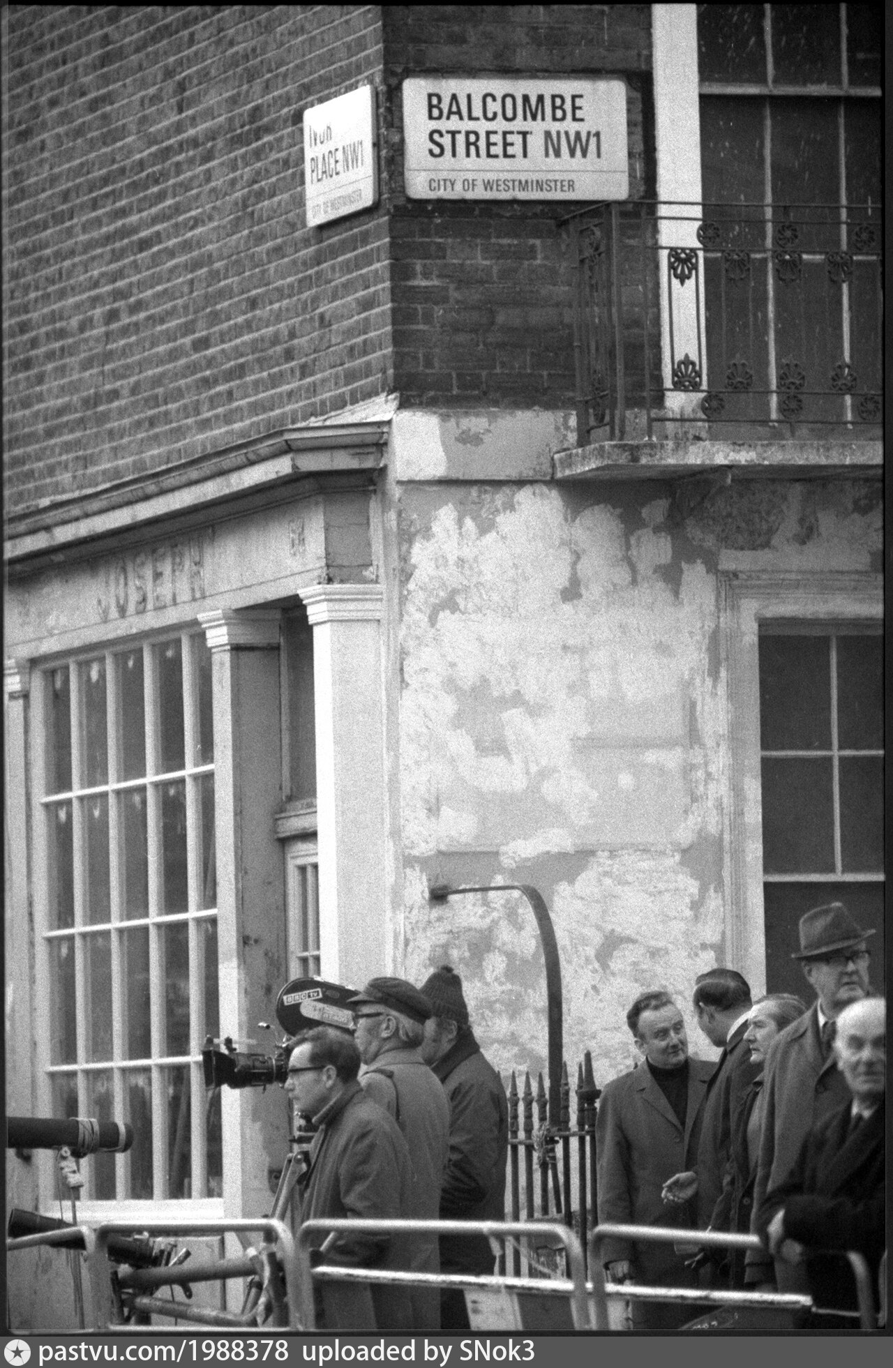 Press At Balcombe Street Siege