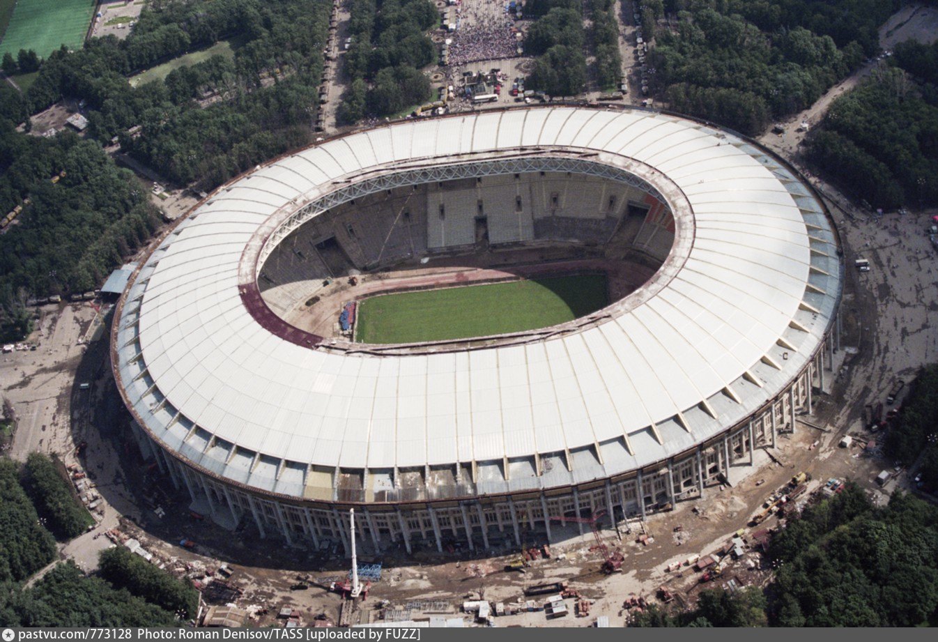 Ретро арена. Стадион Лужники Москва 1990. Стадион Лужники 1993г. Спорткомплекс Лужники история. В помакуле исторический стадион.