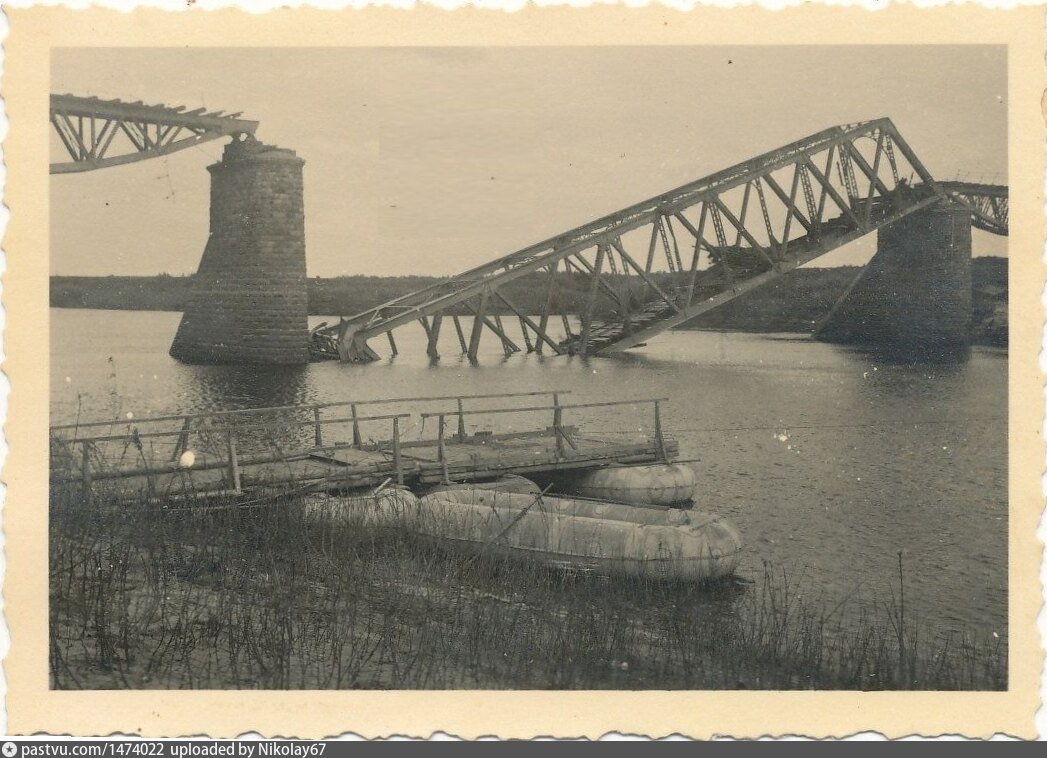 Подорванный мост через северский донец. Мост в черкассах через днепр взрыв. Жд мост в запорожье взорван. Плотина. Взрыв моста.