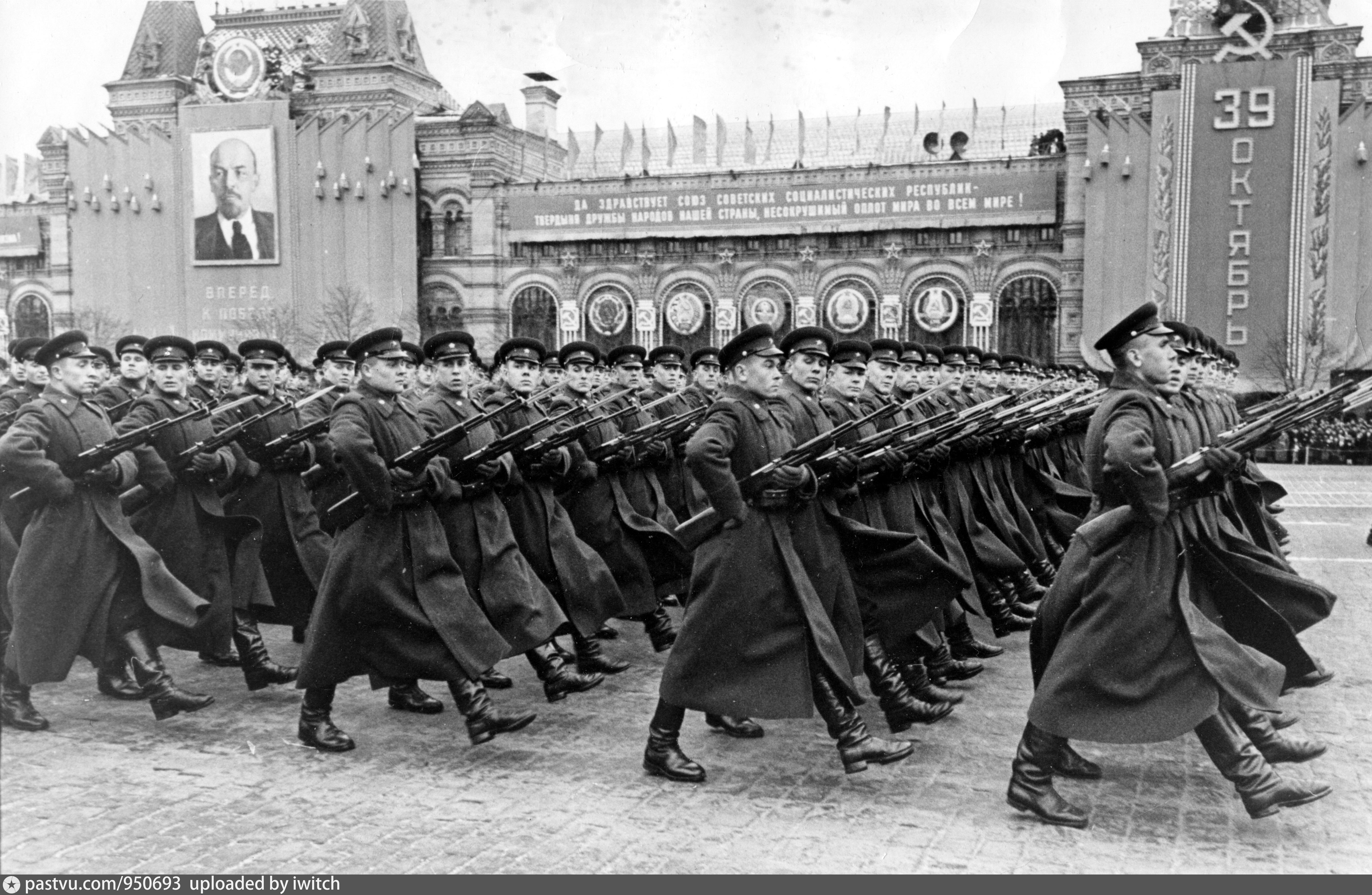 Зачем парад. Парад 7 ноября 1927 года в Москве. Парад 7 ноября 1939 года в Москве. Парад 7 ноября 1966. Парад 7 ноября СССР.
