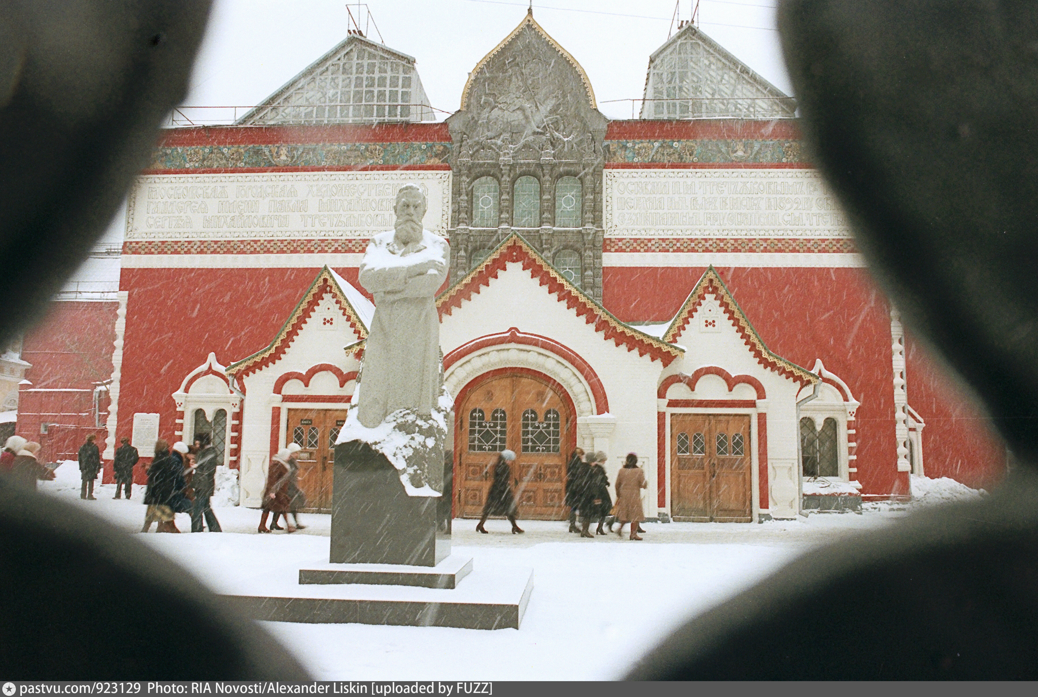 третьяковская галерея новый год. открытие третьяковской галереи. третьяковская галерея москва снаружи. новая третьяковка выставка васнецова. лаврушинский переулок третьяковская галерея.