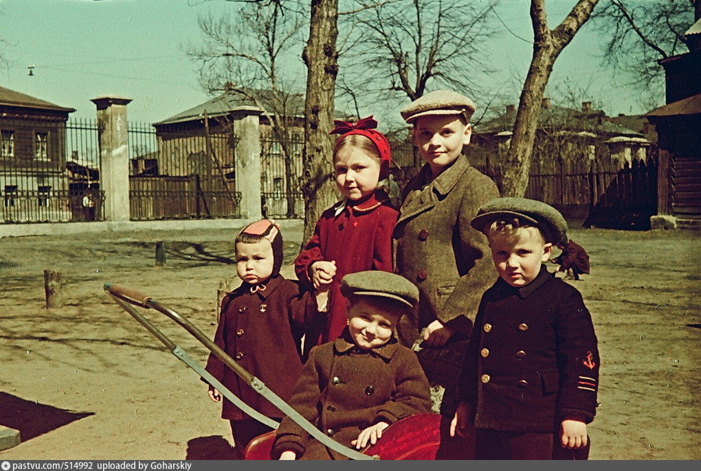 Первые прогулки. 1-Й Лазаревский переулок. Марьина роща в 1950-е. Марьина роща 1950 года. СССР 1950 В цвете.