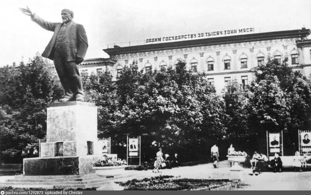 Памятники ленину в ссср. Курск памятник Ленину 1933. Мытищи Вокзальная площадь памятник Ленину. Памятник Ленину на Ярославском вокзале. Памятник Ленину в Запорожье.