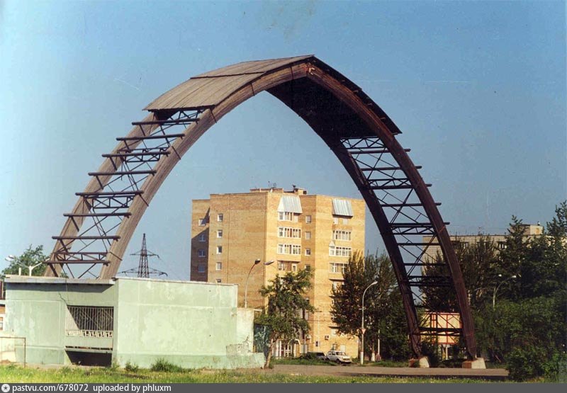 Перми 90. Арка на Пермской Ярмарке. Бульвар Гагарина Мотовилиха Пермь. Мотовилиха Пермь в 90е. Бульвар Гагарина Пермь 90е.