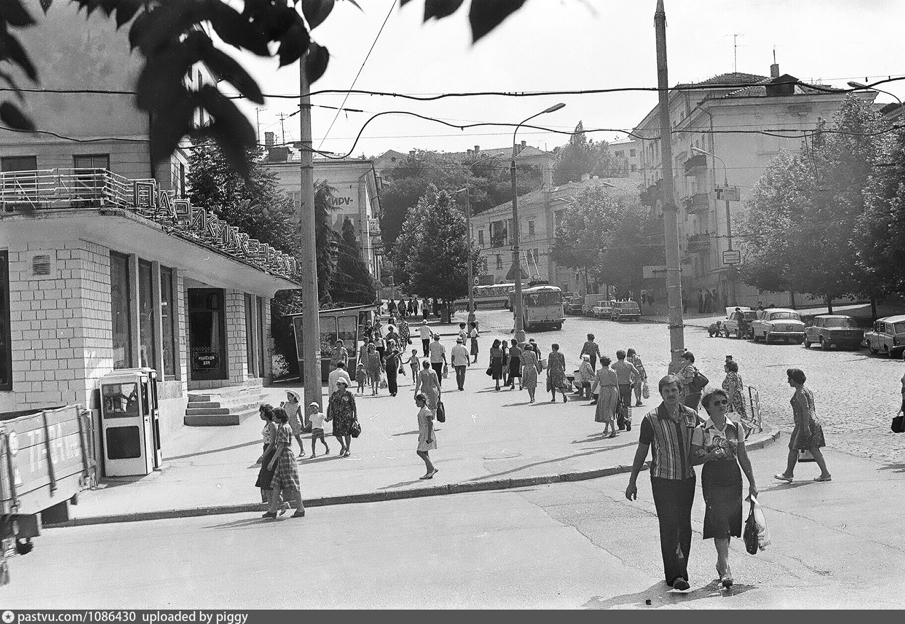 Ул октябрьского севастополь. Севастополь в 1980 годах. Севастополь большая морская в 1980 году. Большая морская Севастополь ретро. Севастополь 1980 года фото.