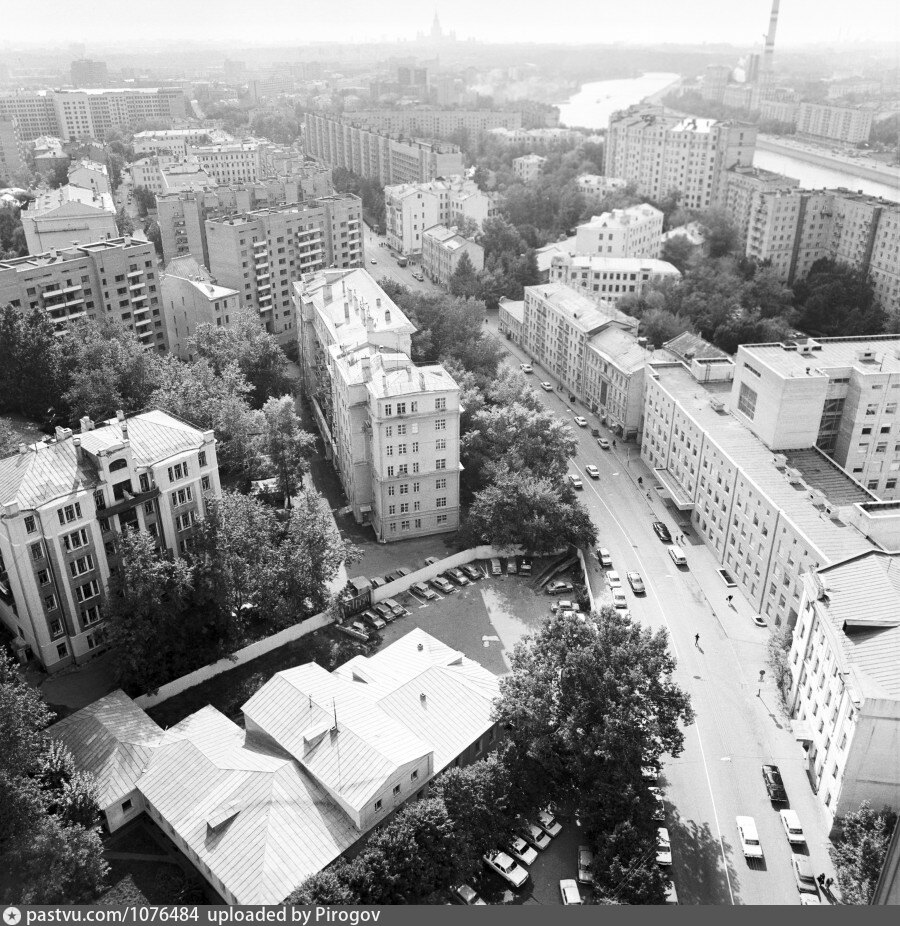 Плющиха. Плющиха Москва. Москва Плющиха три тополя на Плющихе. Улица Плющиха в Москве. Улица Плющиха 3 тополя.