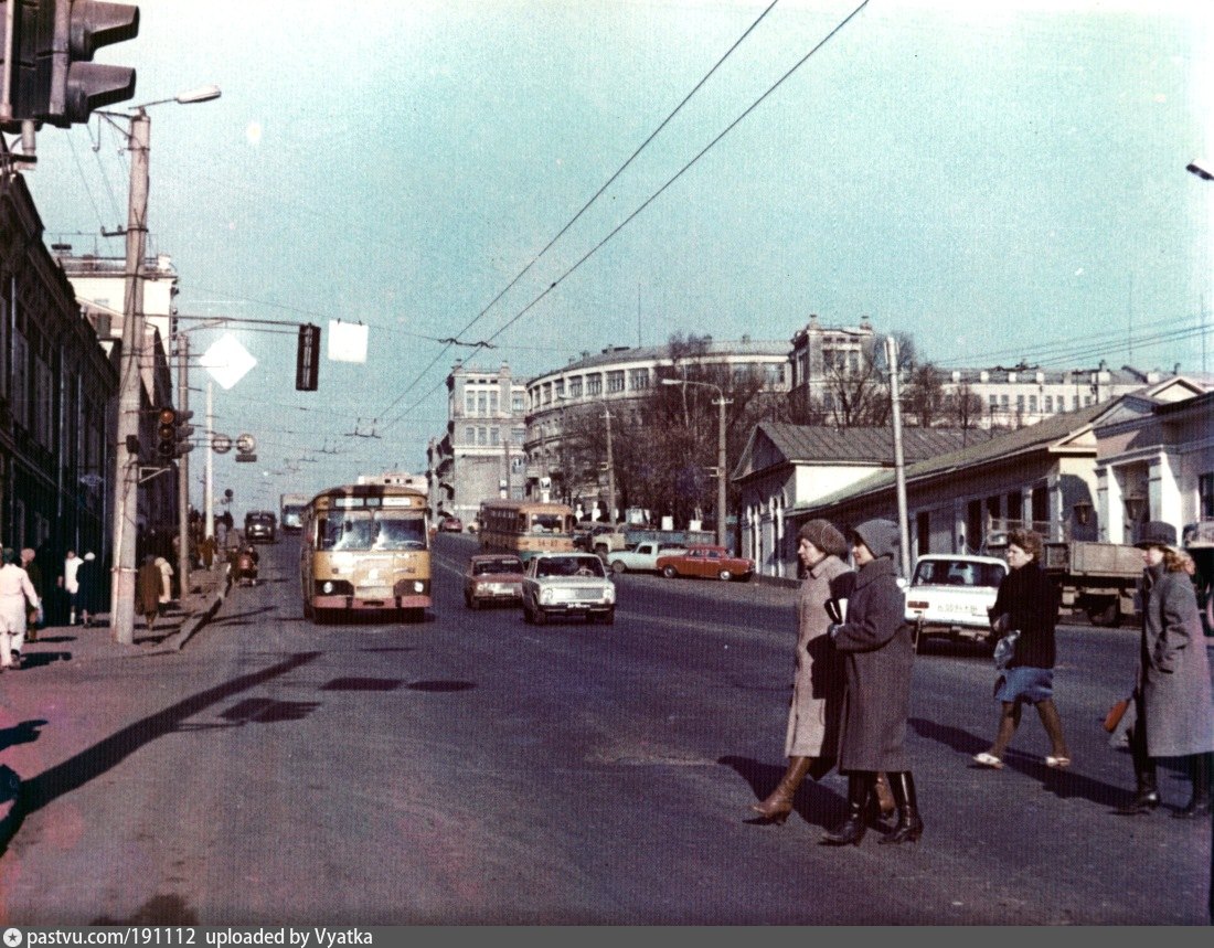 Киров советский. Улица Ленина в 1980 КИРОВВ. Улица Ленина в Кирове в городе. Улица Ленина в 1980 Киров. Улица Ленина город Киров 1981 год.