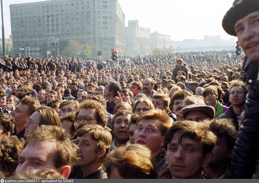 Политические события 1993 года. Октябрьский путч 1993 года. Митинг 1993 года в Москве. Путч 1993 белый дом.