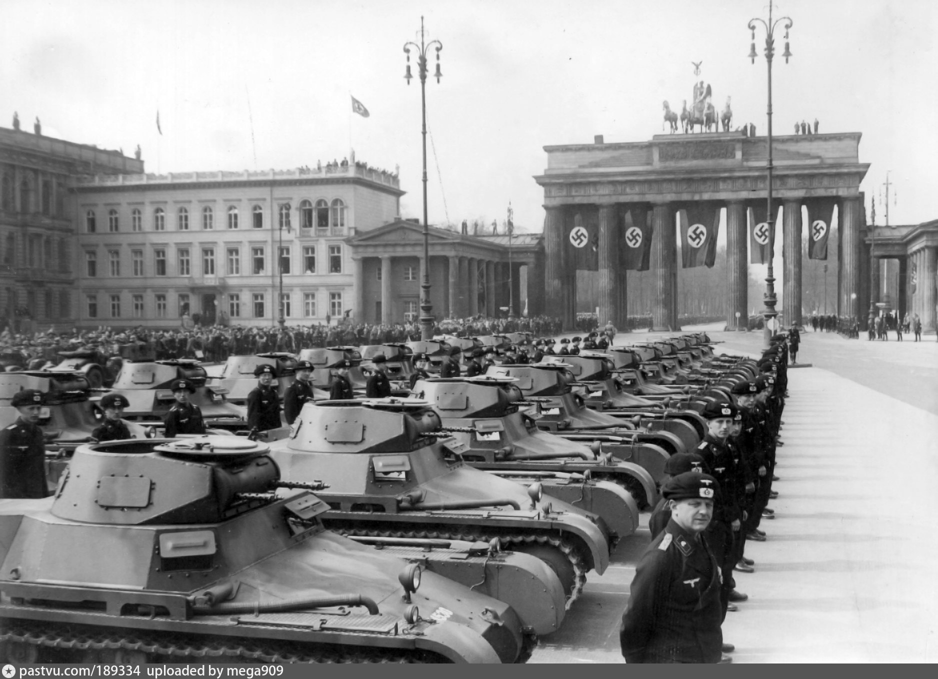 Апрель 1939 года. Германия Берлин 1941. Парад в Берлине 1940. Берлин 1939. Парад Берлин 1941.