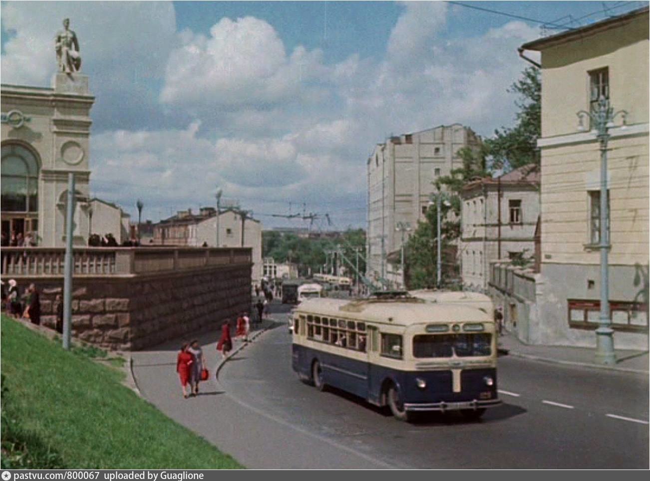 Вид советского. Москва 1956 год. О Москве и москвичах фильм 1956. Троллейбус Москвы 1950. Москва 1956 год фото.