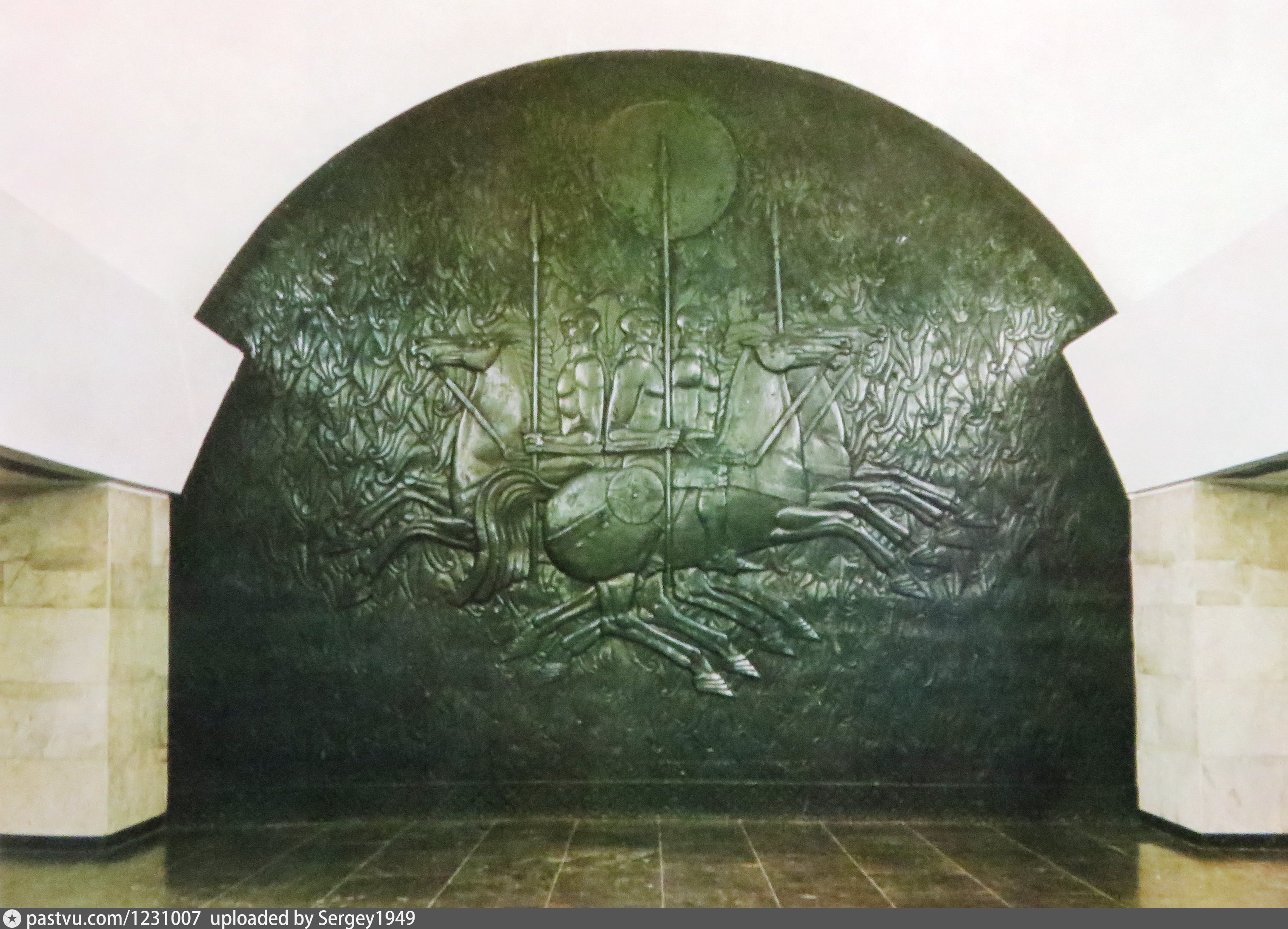 Станция коммунарка. Станция метро 300 арагвинцев. Метро 300 арагвинцев в тбилиси. Надзаладеви (станция метро). Ст м 300.