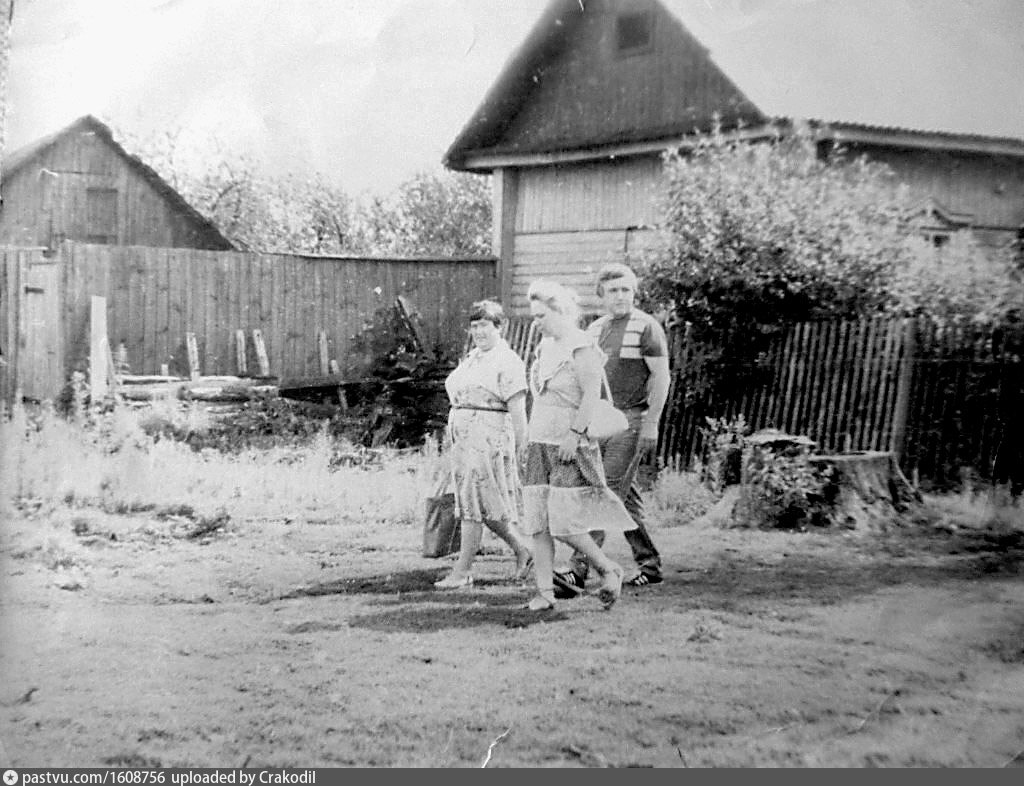 Старые 18. Сарайка Старая. Старый коровник. Фотосессия в старинном городе. Старые фото колхозников.