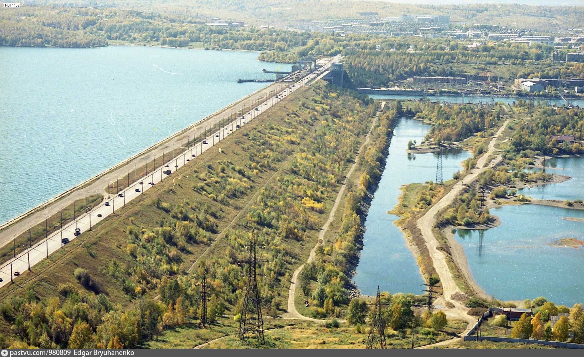 Плотина иркутской гэс. ГЭС Иркутск. Гидроэлектростанция Иркутск. Иркутск ГЭС Ангара. Плотина Иркутск.