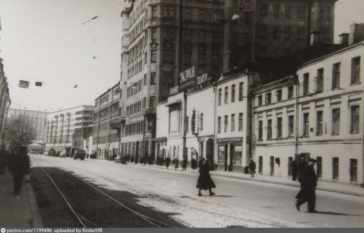 250 лет назад. Оружейный переулок 1960. Кинотеатр экран жизни в оружейном переулке. Долгоруковская улица 1900 годы. Оружейный переулок в 2000-х.