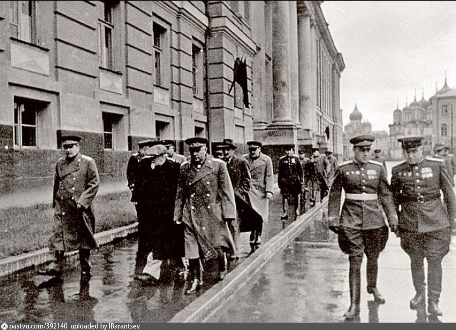 Фото сталина на параде победы 1945