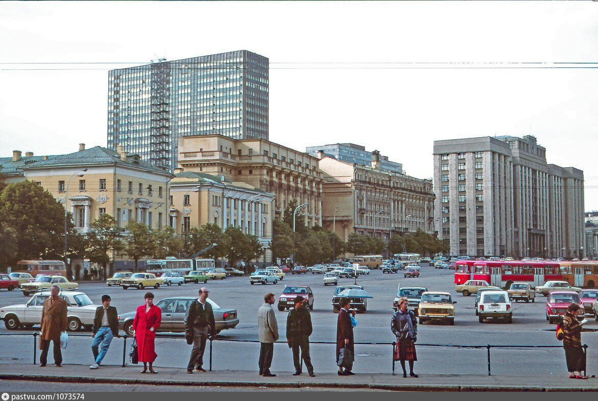 Москва 1990 год. Манежная 1990. Манежная площадь Москва 1990. Манежная площадь 1990 год. Манежная площадь 80-е.