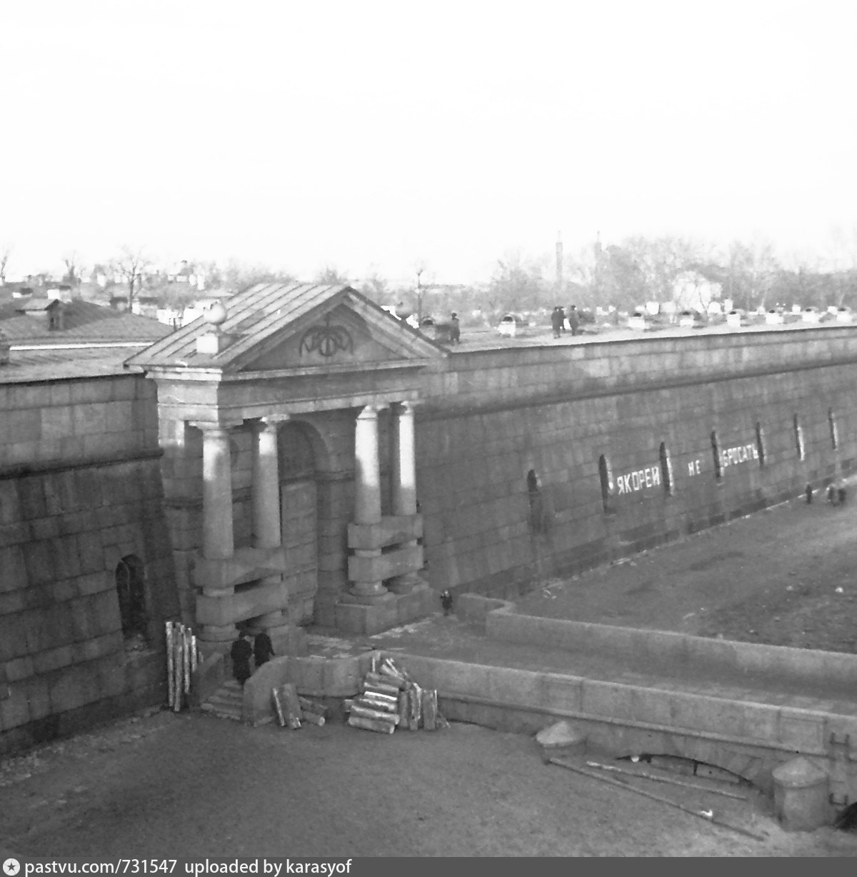 Невские ворота петропавловской крепости фото