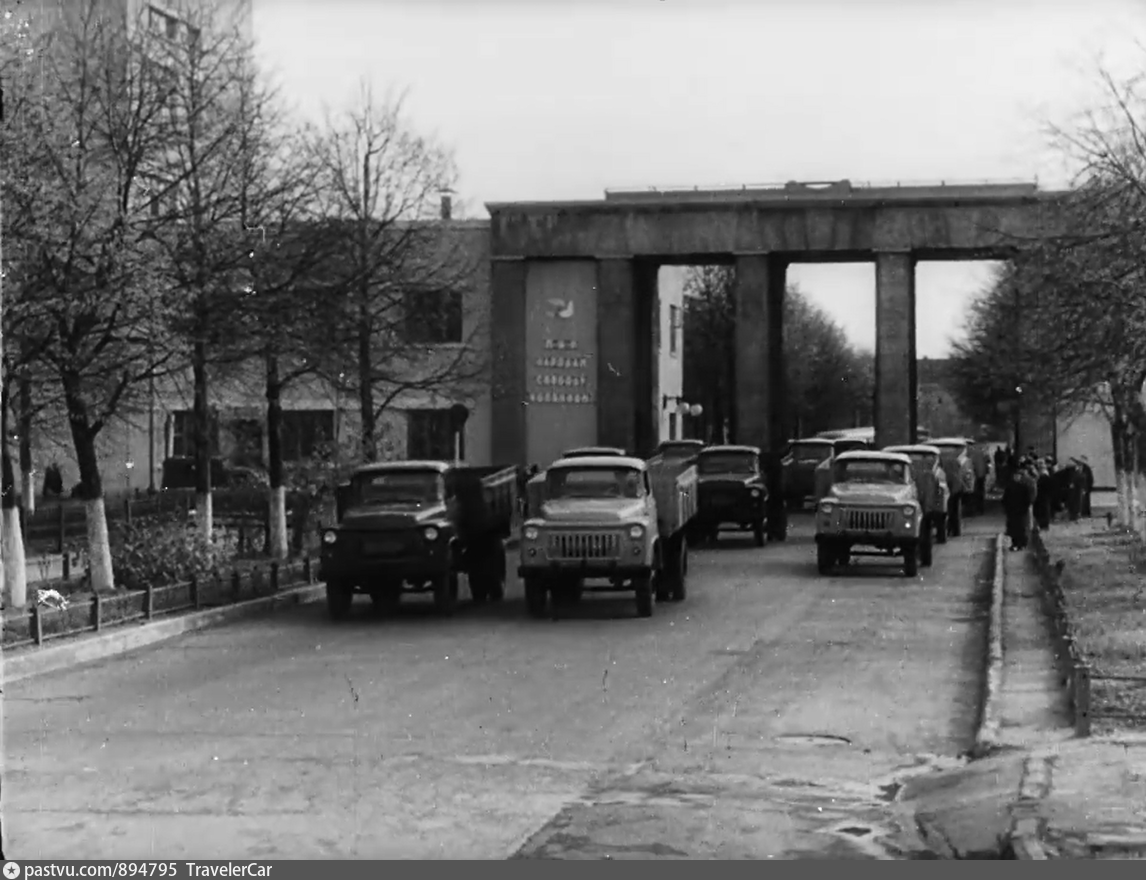 Главная проходная газ нижний новгород. Горьковский автозавод 1932. Автомобильный завод в Нижнем Новгороде 1932. Главная проходная завода ГАЗ В Нижнем Новгороде.