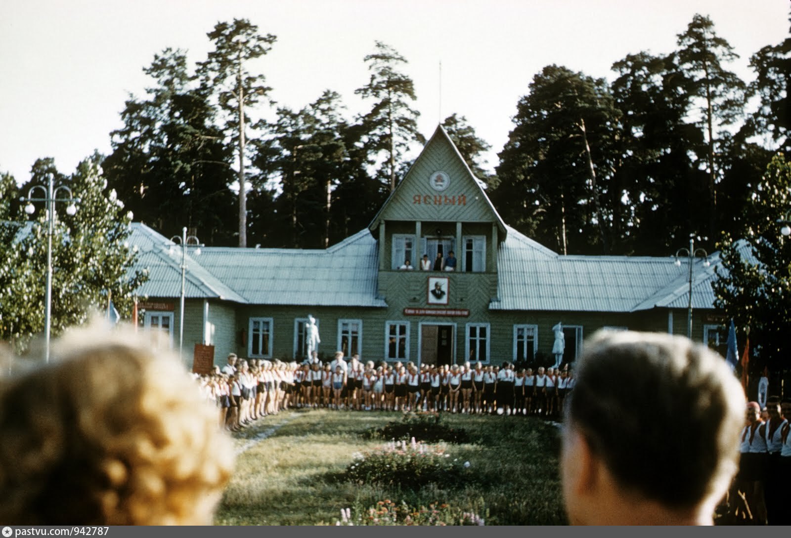 Ссср 1958. Пионерский лагерь Ясный. Пионерский лагерь в Советском стиле. Пионерские лагеря в Ясной Поляне в 50- е годы. 1958 Год СССР.