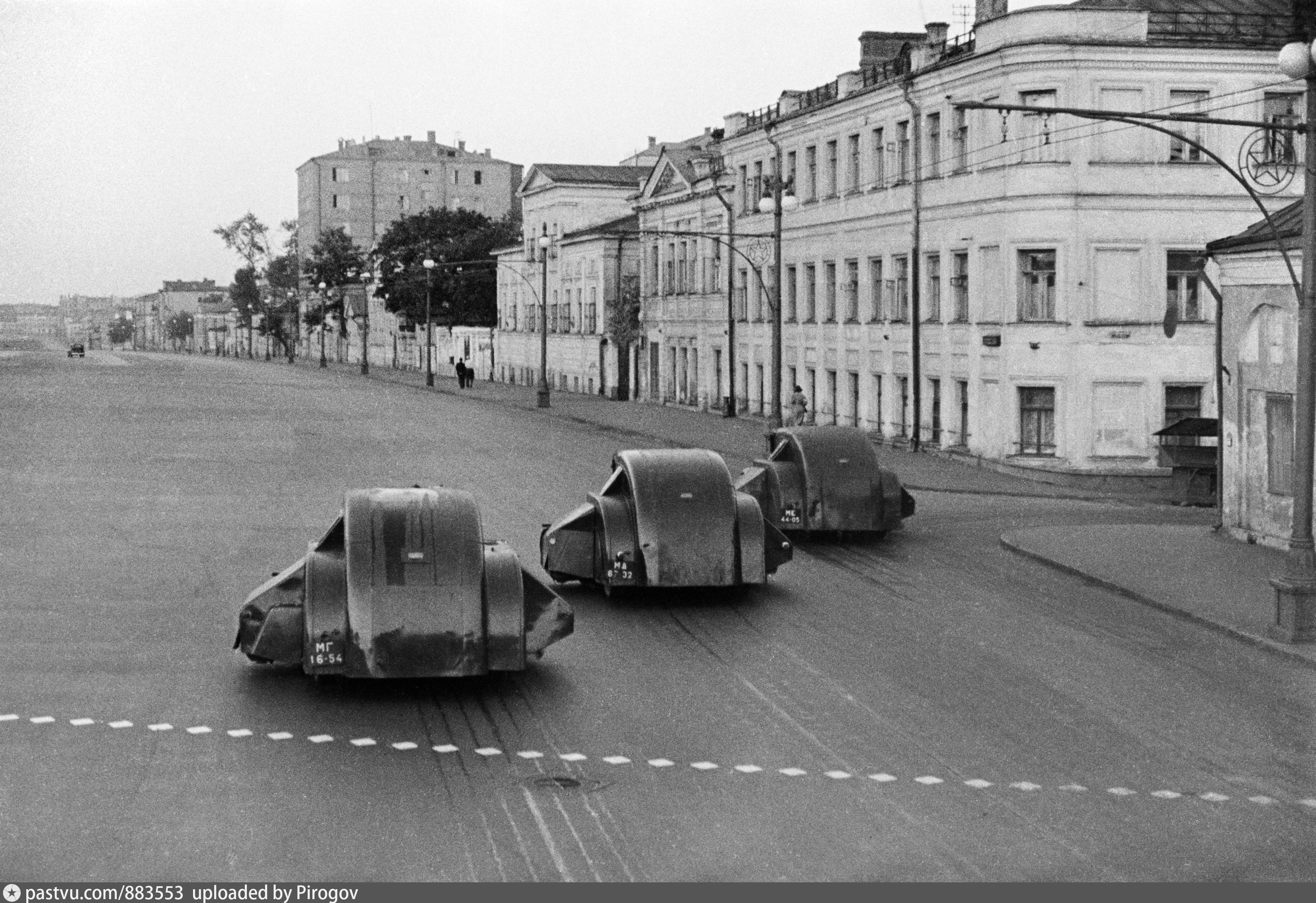 Советская улица ремонт. Поливальные машины 1938 год Москва. Подметально–уборочные машины ПУ–7. Подметально–уборочные машины ПУ–7 на шасси ГАЗ–мм, СССР, 1938 год. Поливальные (уборочные) машины ПУ-7.