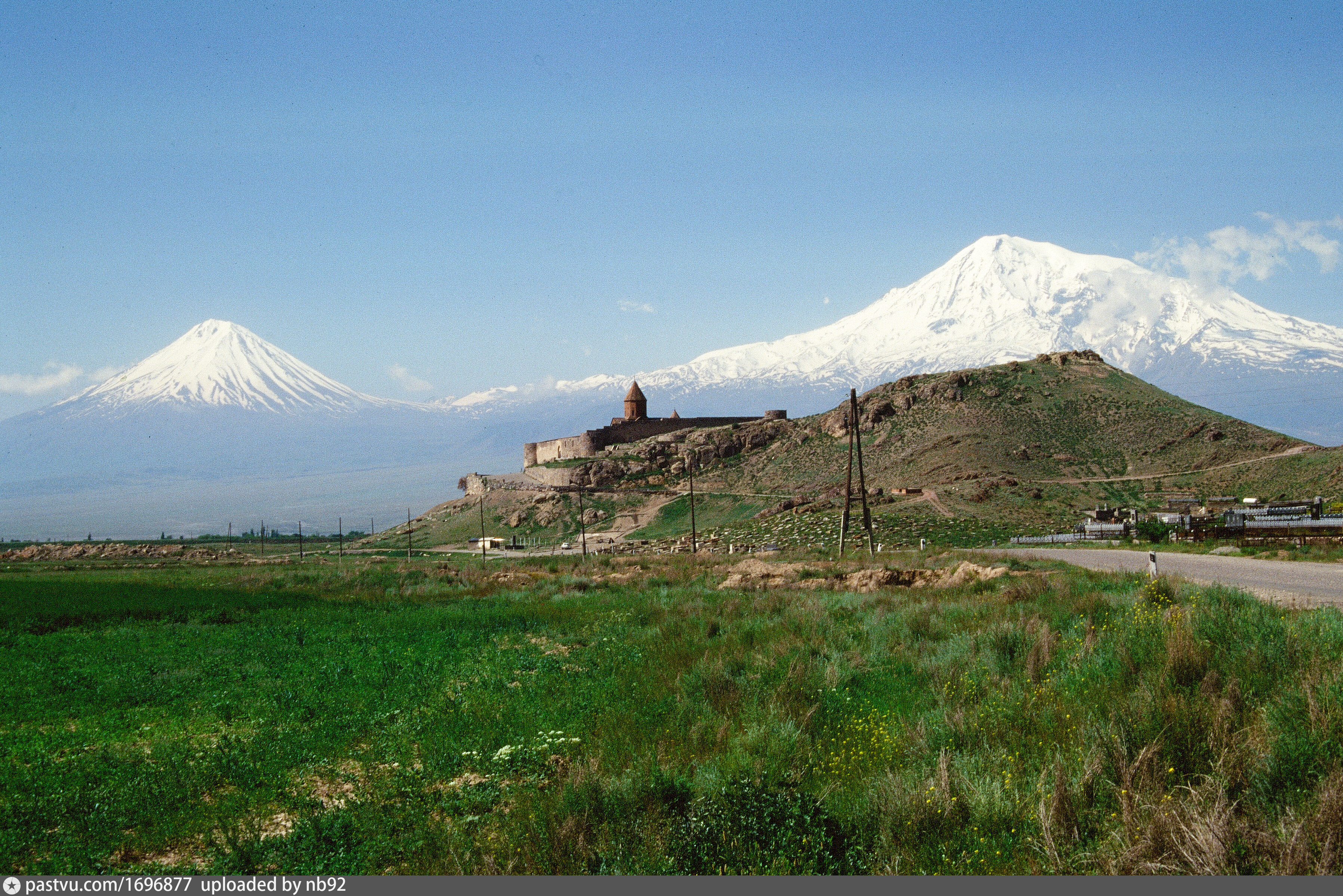 Где находится арарат в армении. Хор Вирап Армения. Хор Вирап Арарат. Монастырь хор Вирап. Долина Арарат Армения.